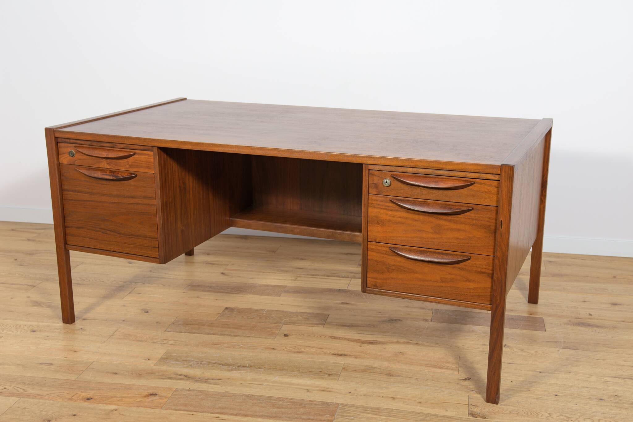 Mid-Century Walnut Desk by Jens Risom for Jens Risom Design, 1960s