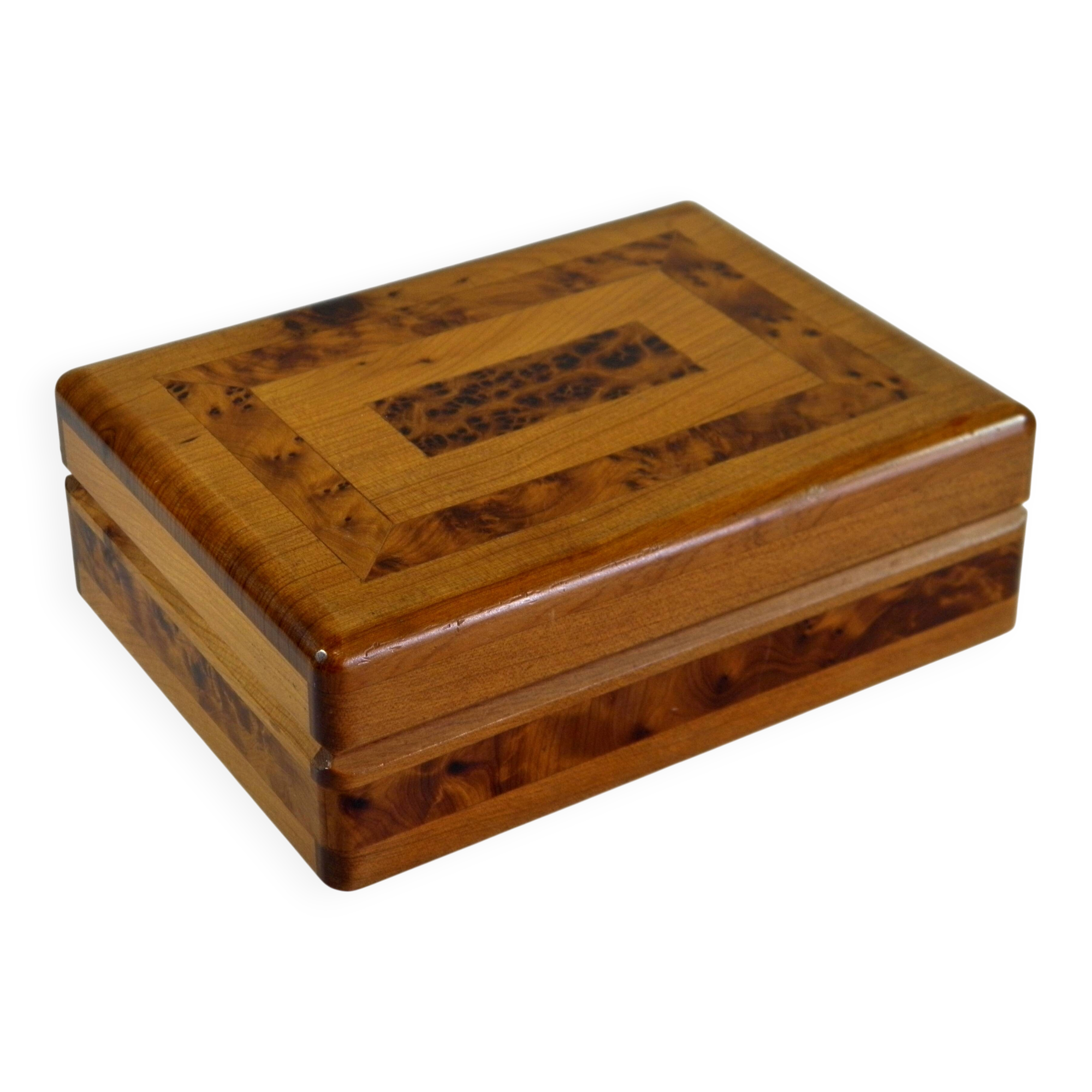 Thuya marquetry box 14 x 11 cm