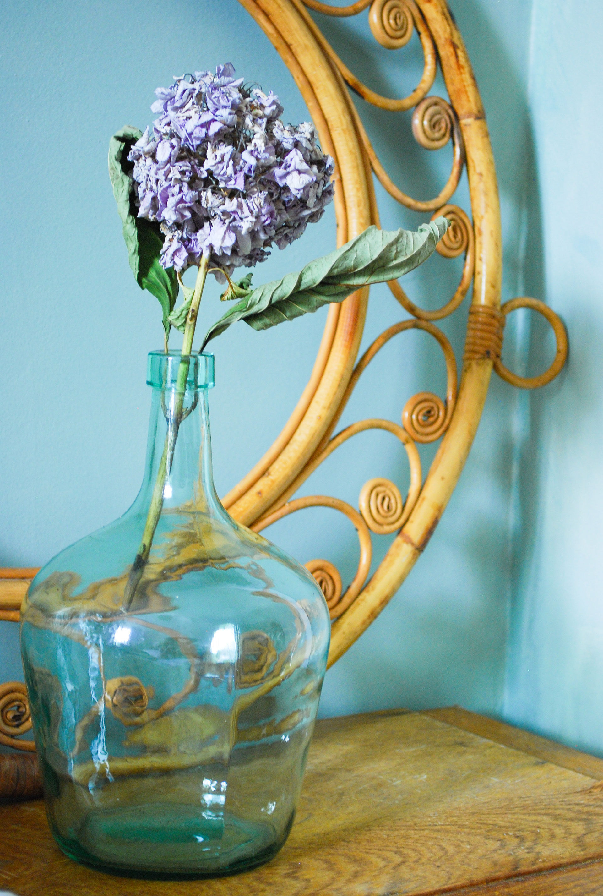 2L capacity demijohn