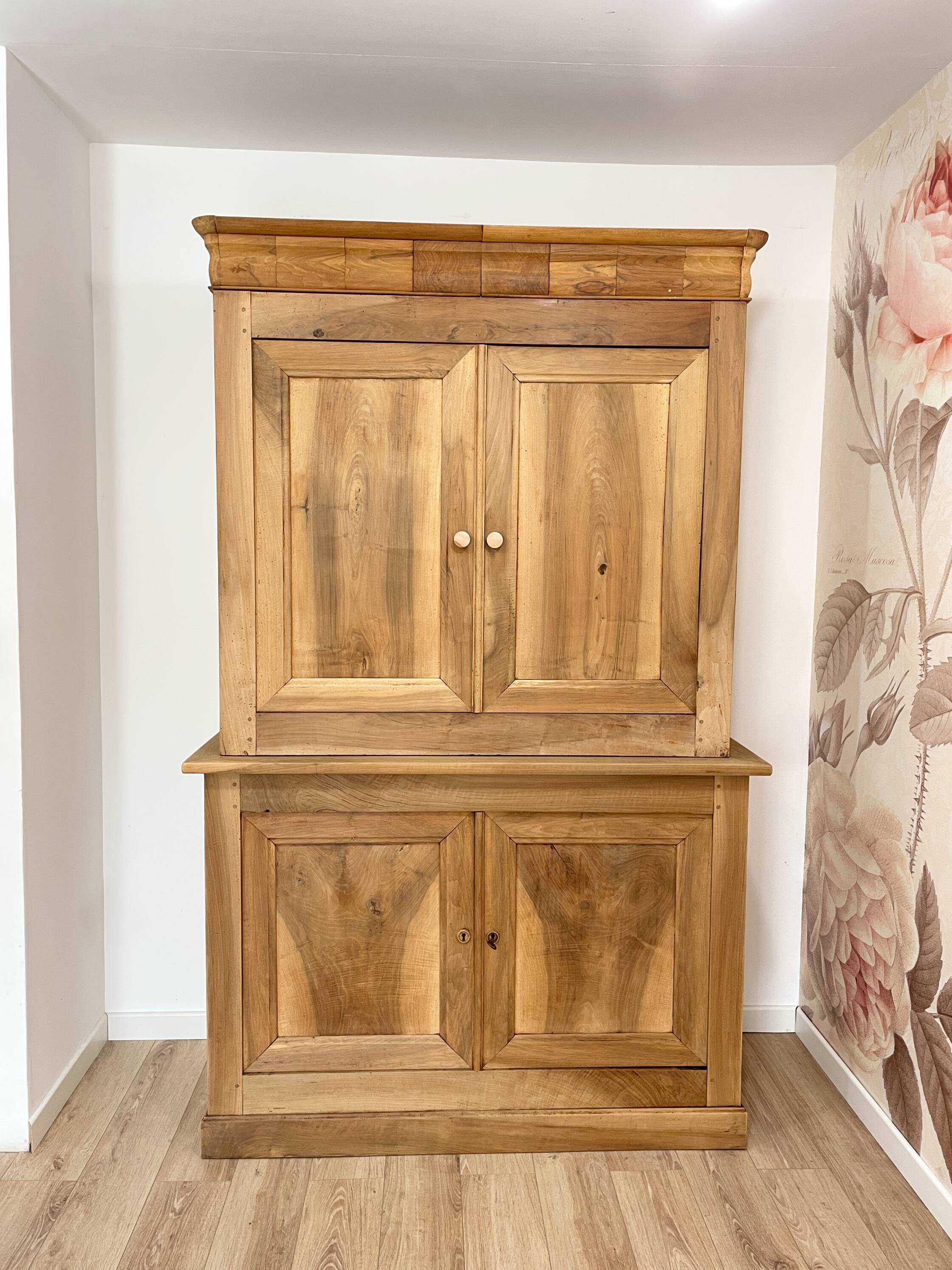 Antique two-body buffet in solid wood (restored)