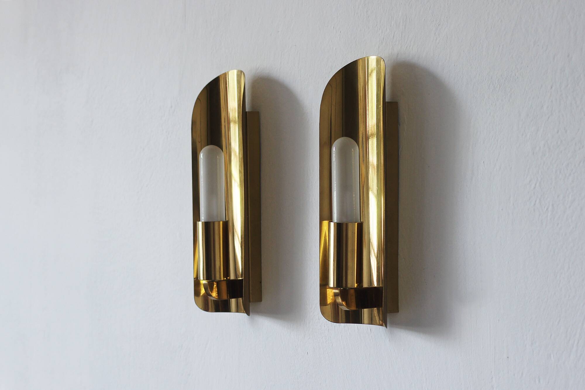 Appliques murales en laiton de style mid-century moderne, ensemble de 2