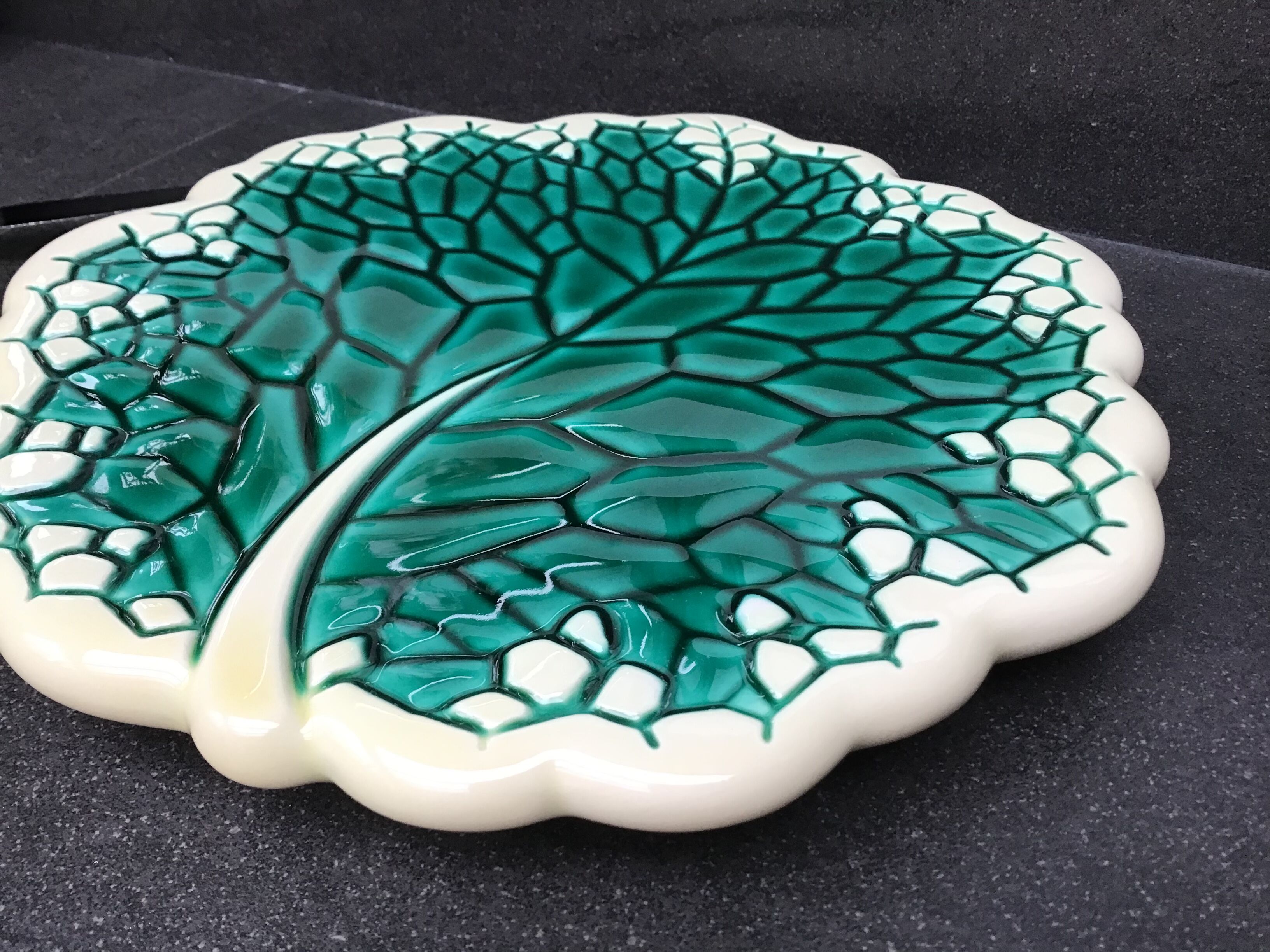 Verceram cheese platter and knife, leaf decoration
