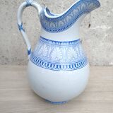 Broc a eau en porcelaine