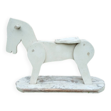 Cheval ancien en bois