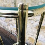 Vintage faux bamboo pedestal table in brass with 2 glass shelves