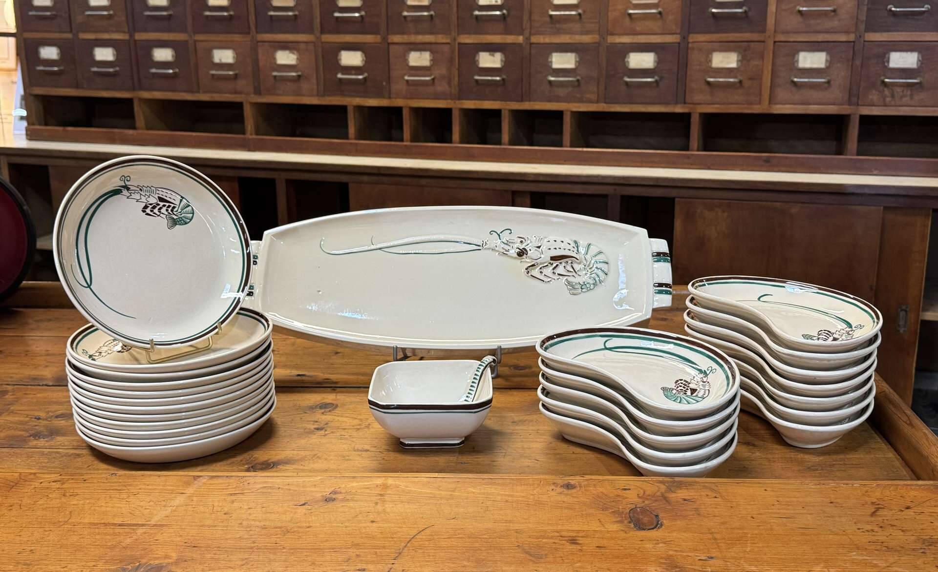 Service à langoustes en faience de Quimper des années 1930