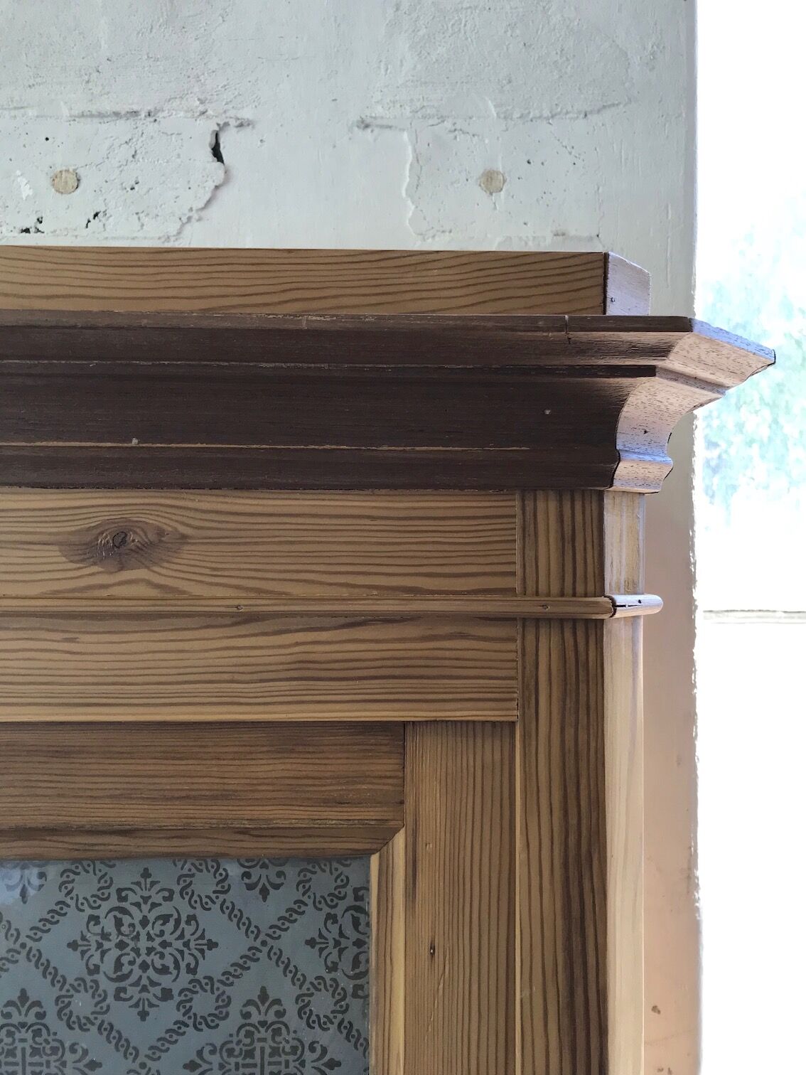 Buffet two bodies in raw pine