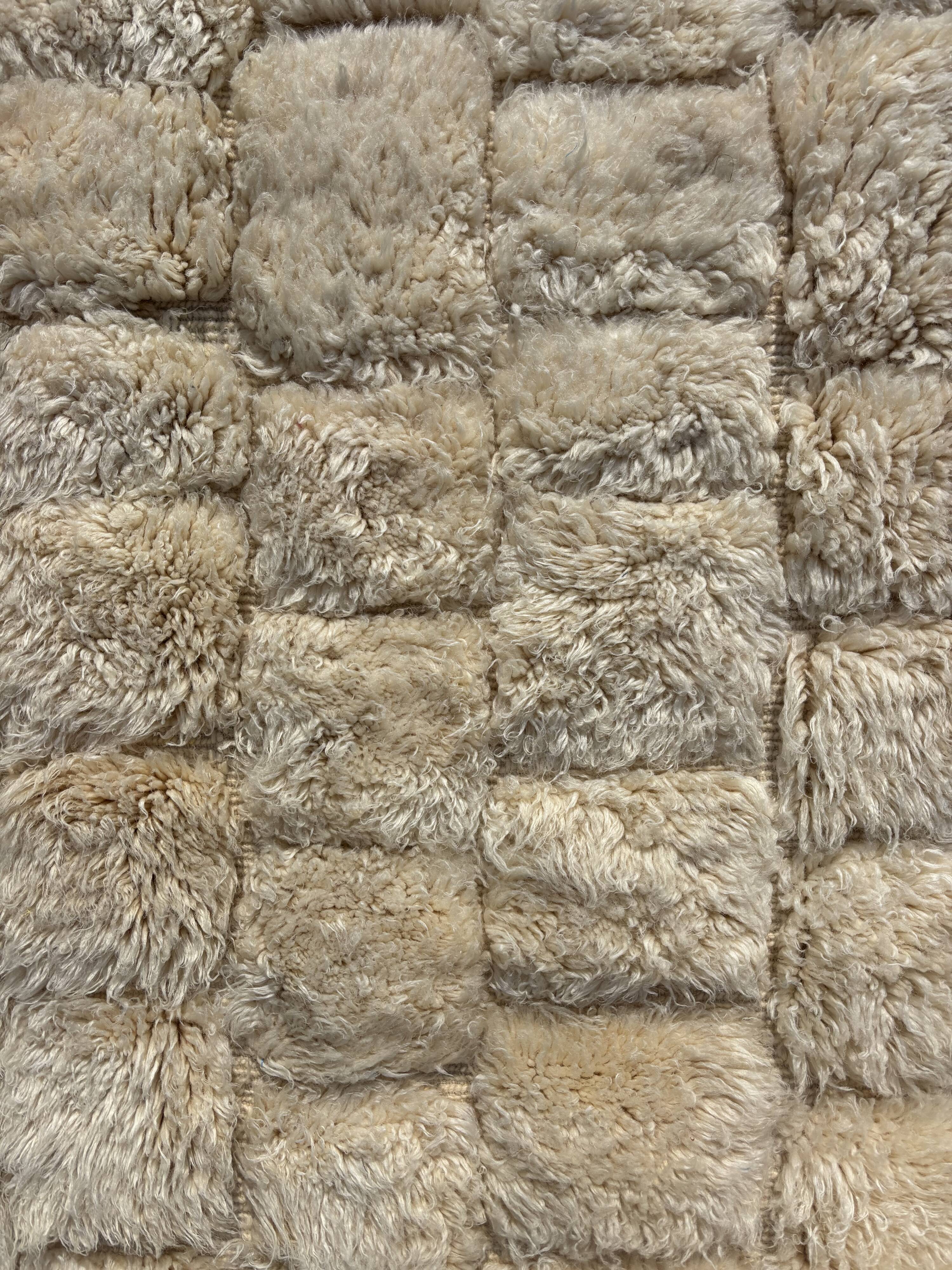 Berber Beni ouarain M'rirt rug in white natural wool