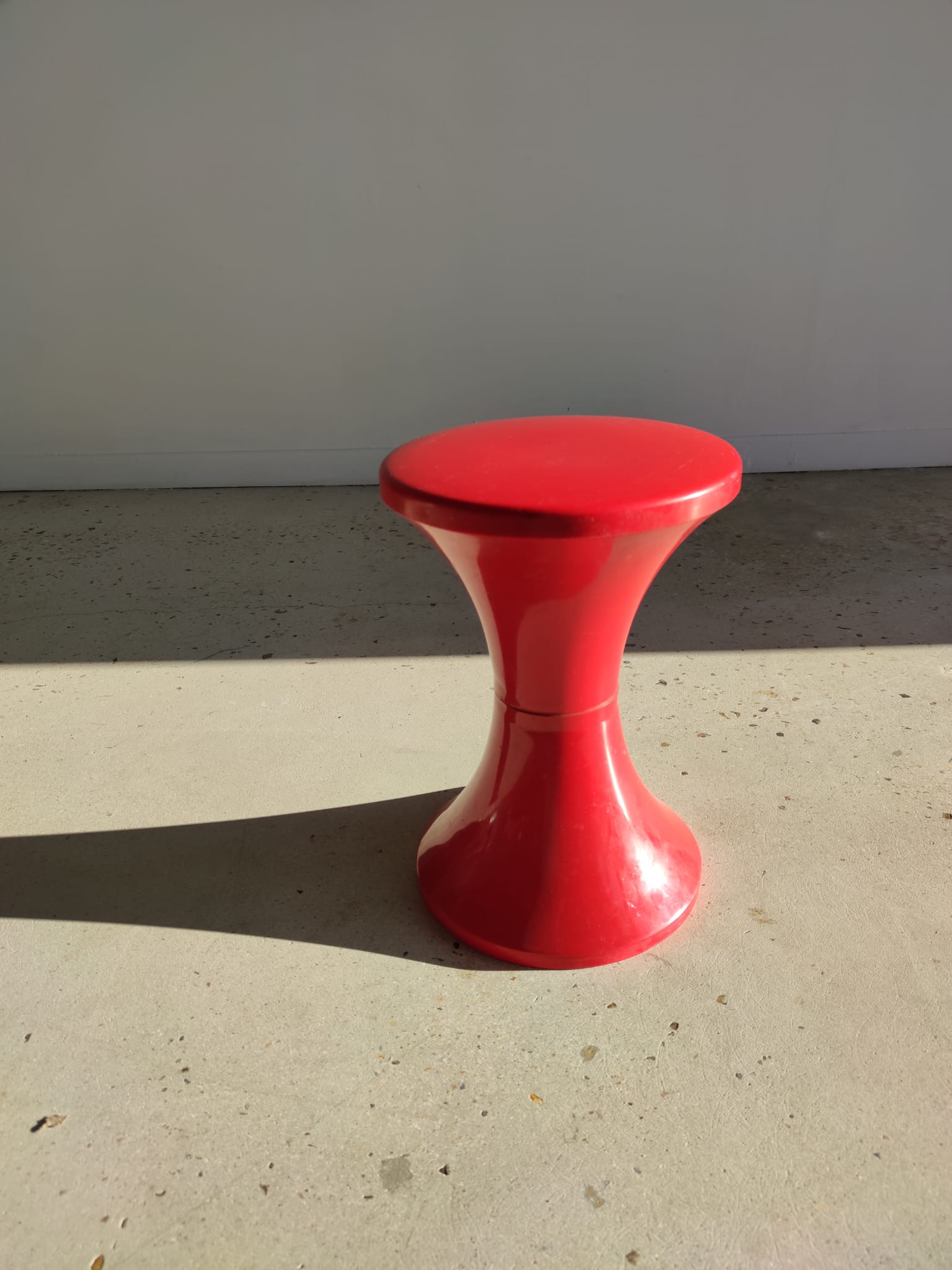 Tam Tam shape diabolo shape in red plastic