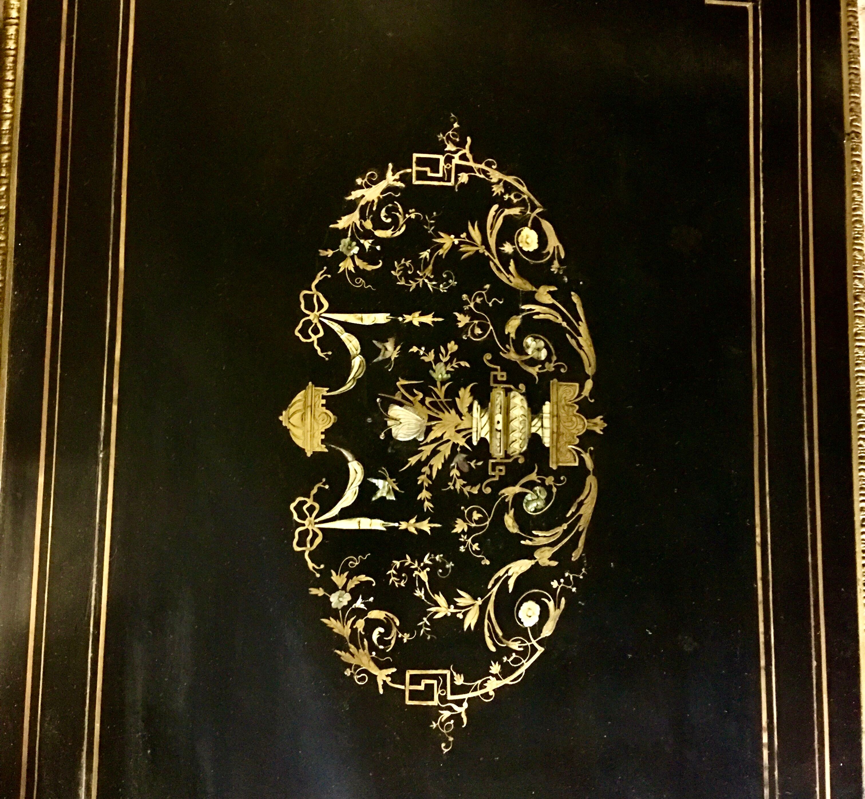 Napoleon lll middle table