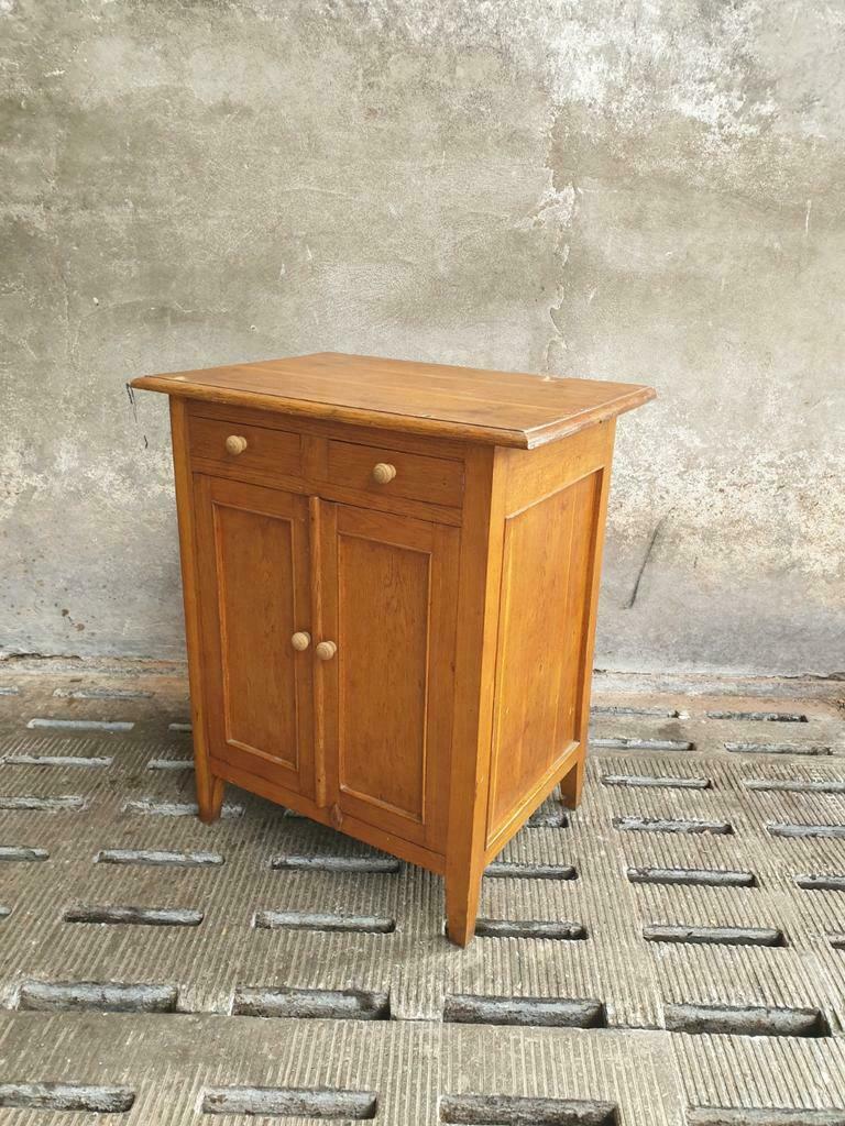Commode en chêne coffre de tiroirs