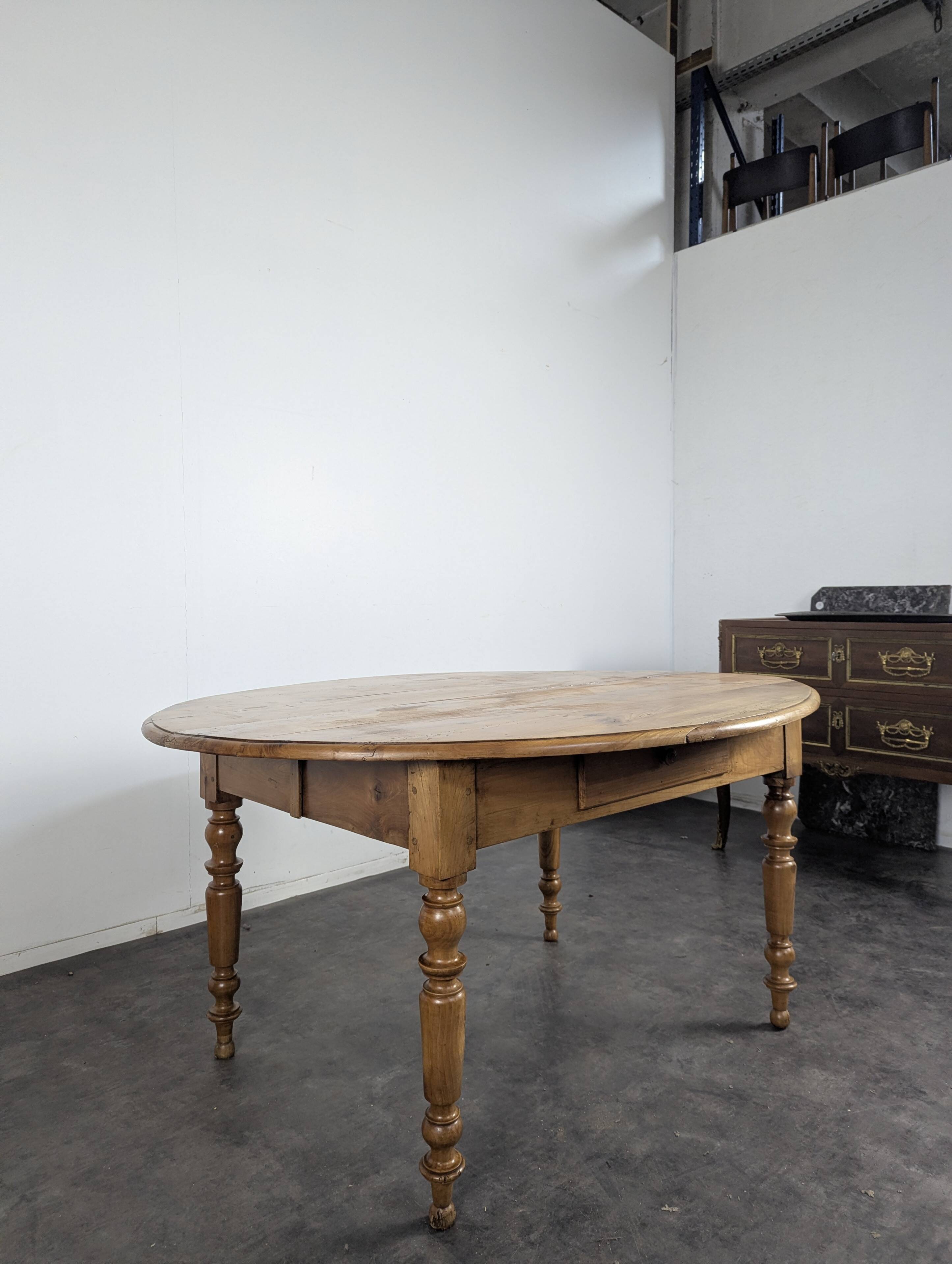 Louis Philippe table with extensions in cherry wood.