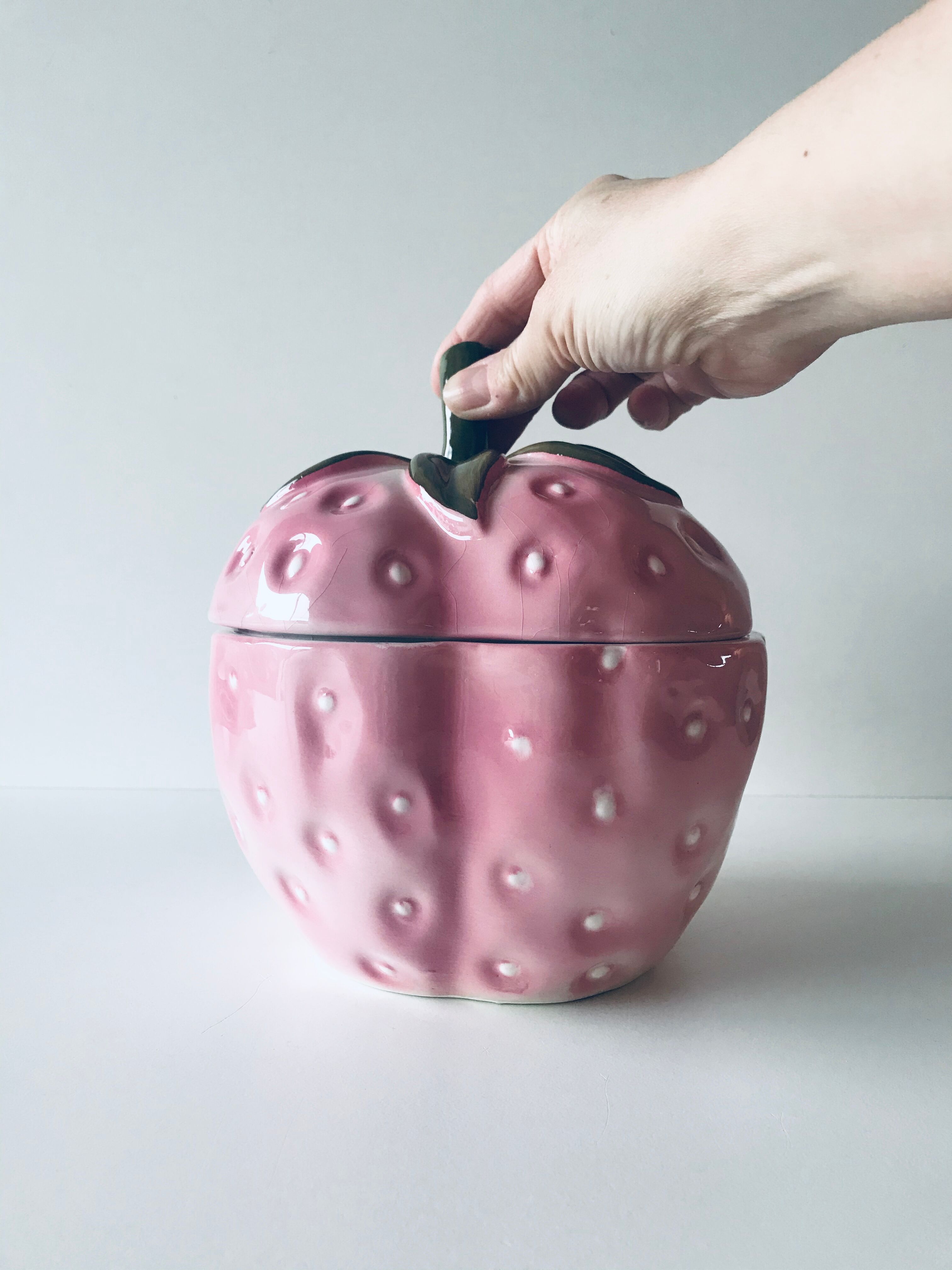 Strawberry pot in Italian dabbling
