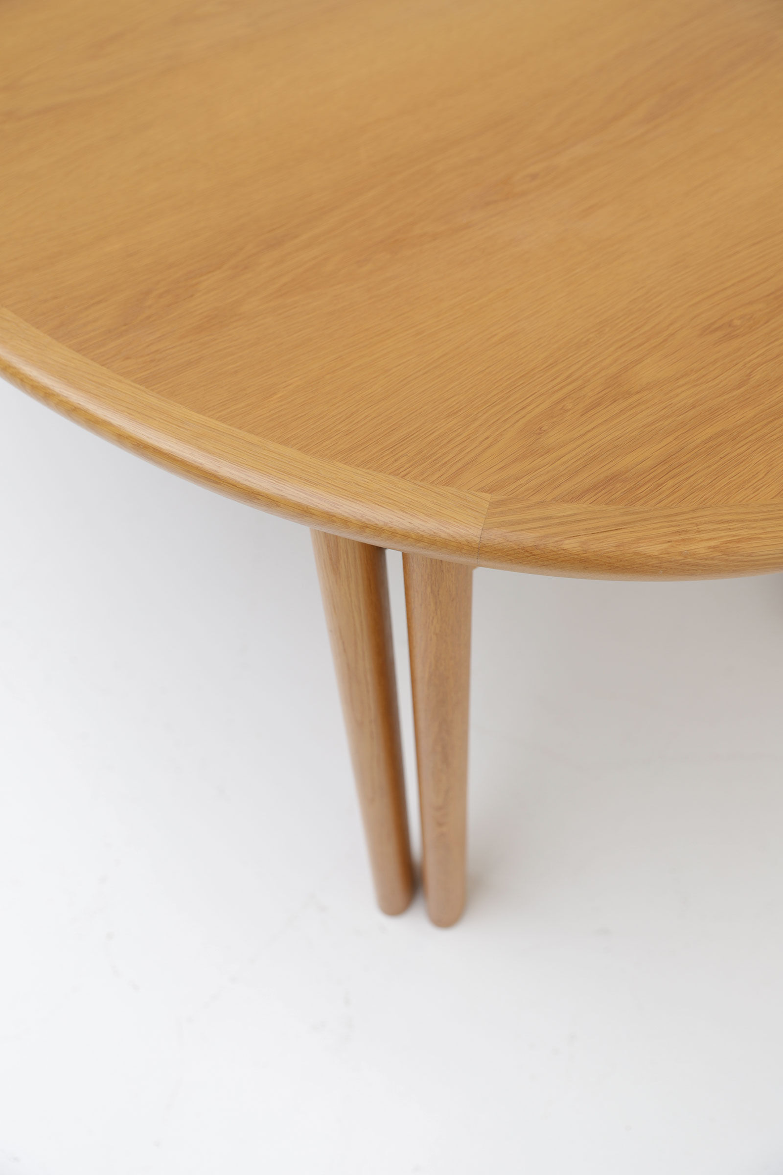 Extendable dining table by Van Den Berghe pauvers