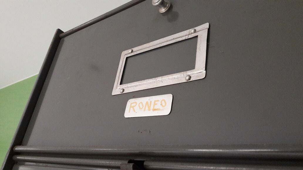 Column 10 valves roneo, in its original color, light gray