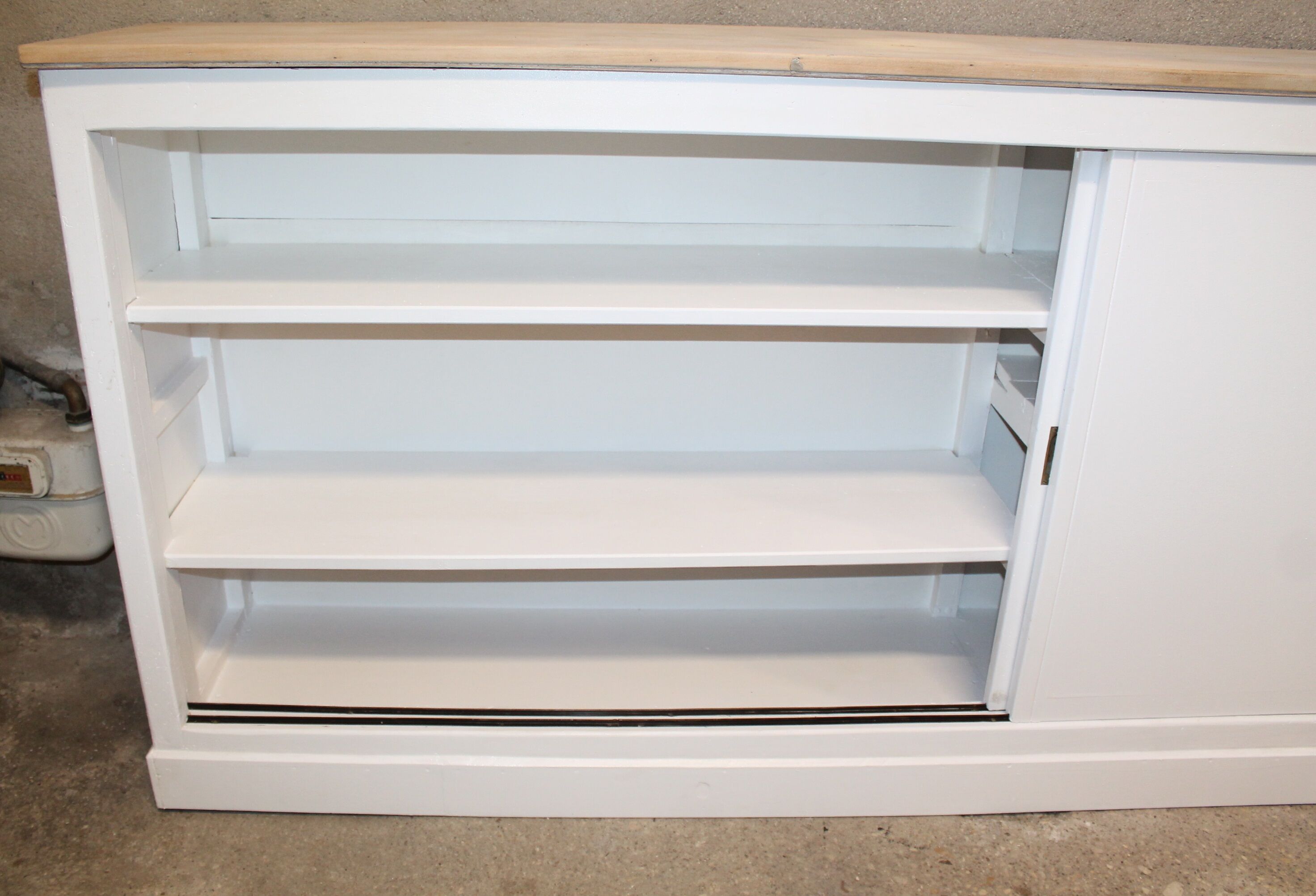 Sliding doors counter