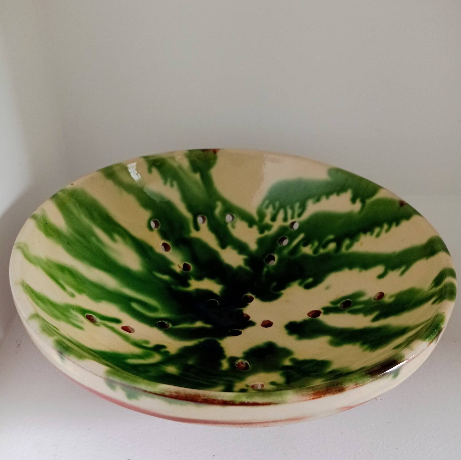 Ceramic fruit strainer