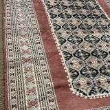 Handmade wool Oriental rug from Pakistan