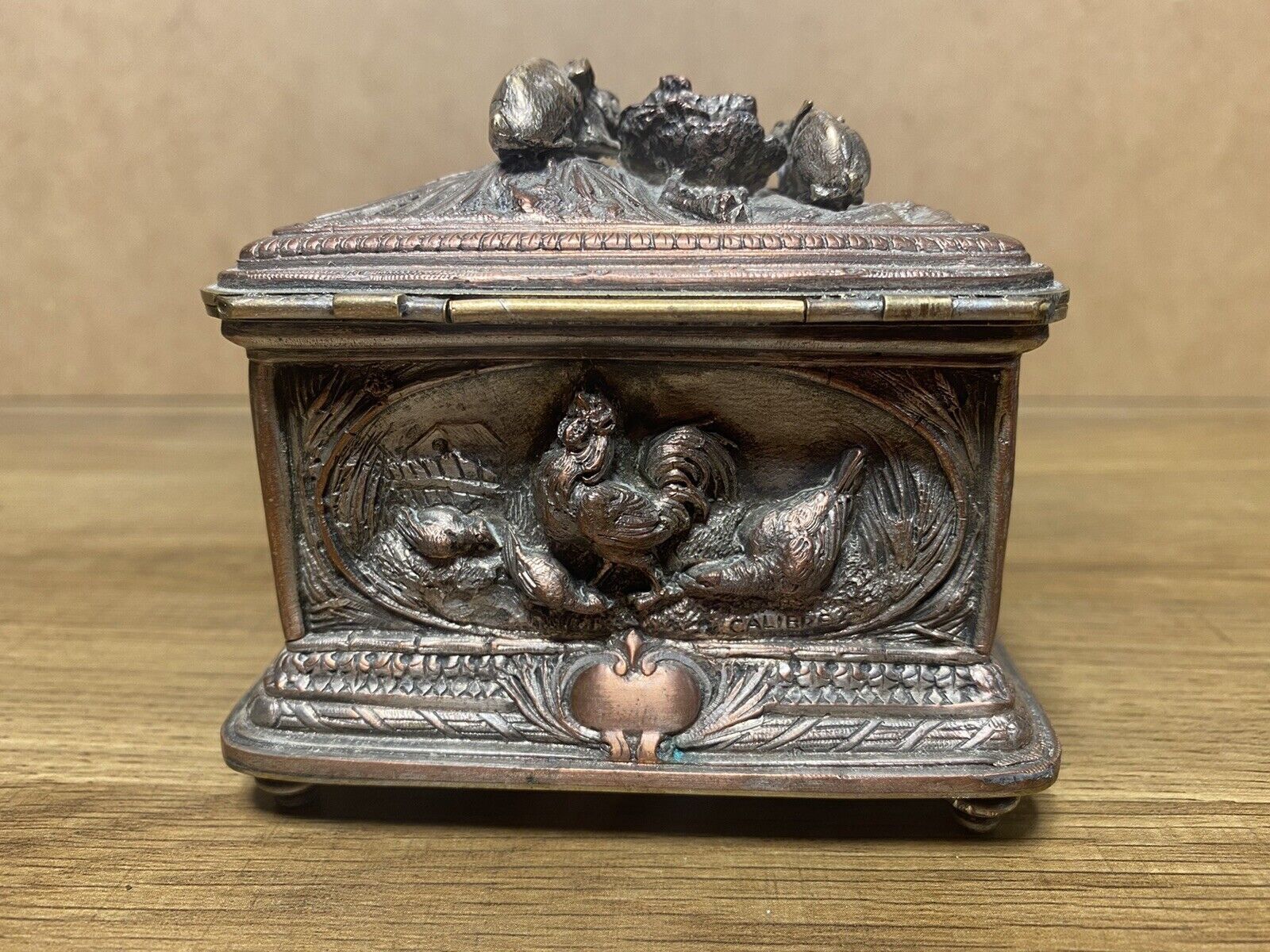 Old signature silver bronze box box, decor hunting scenes