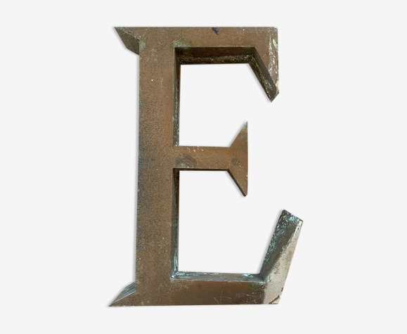Old sign letter E