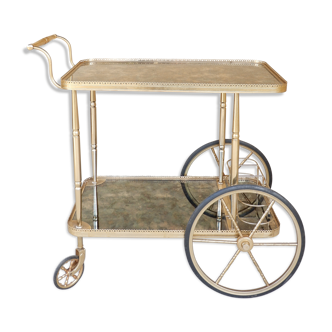 Serving table 1970