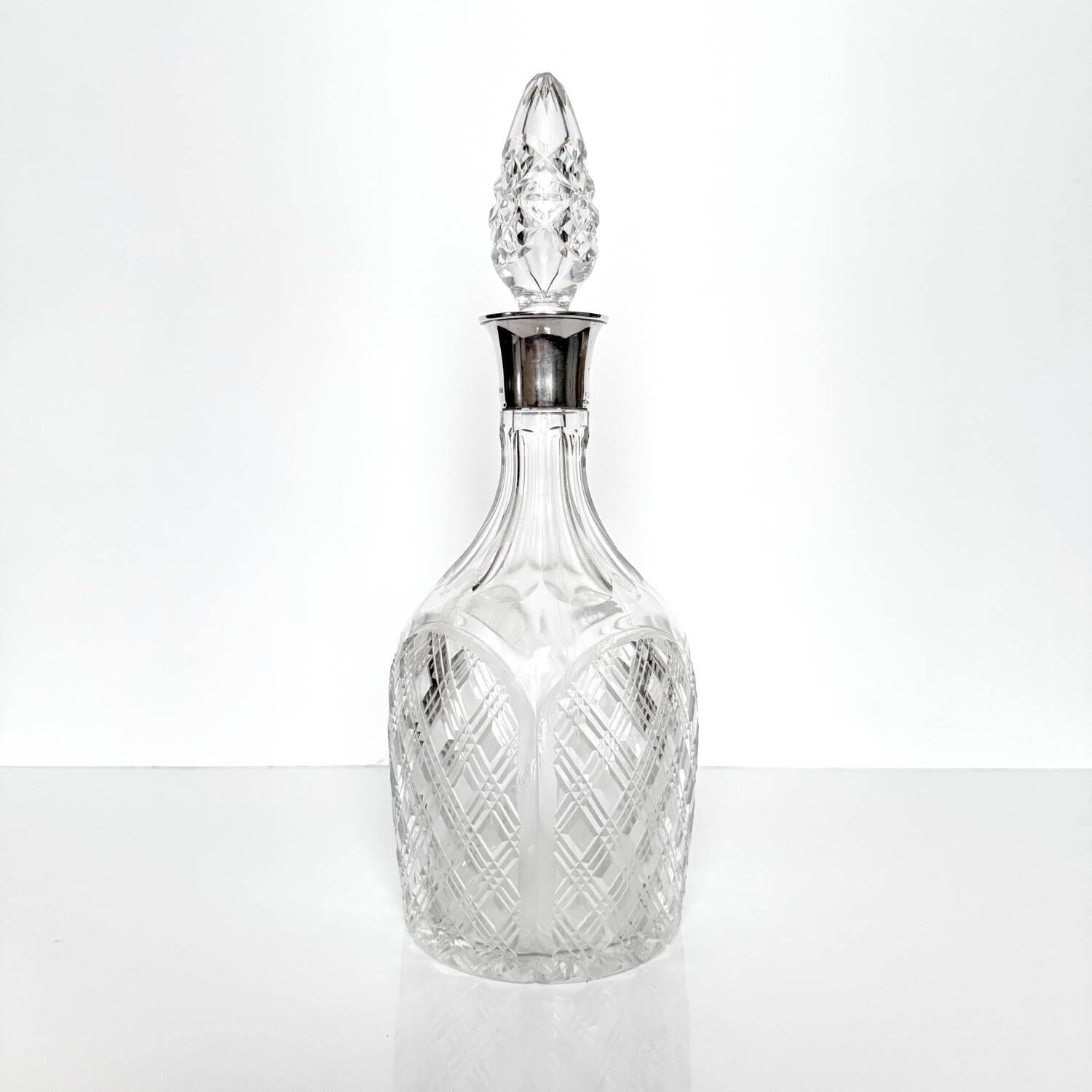 English carafe in crystal and silver