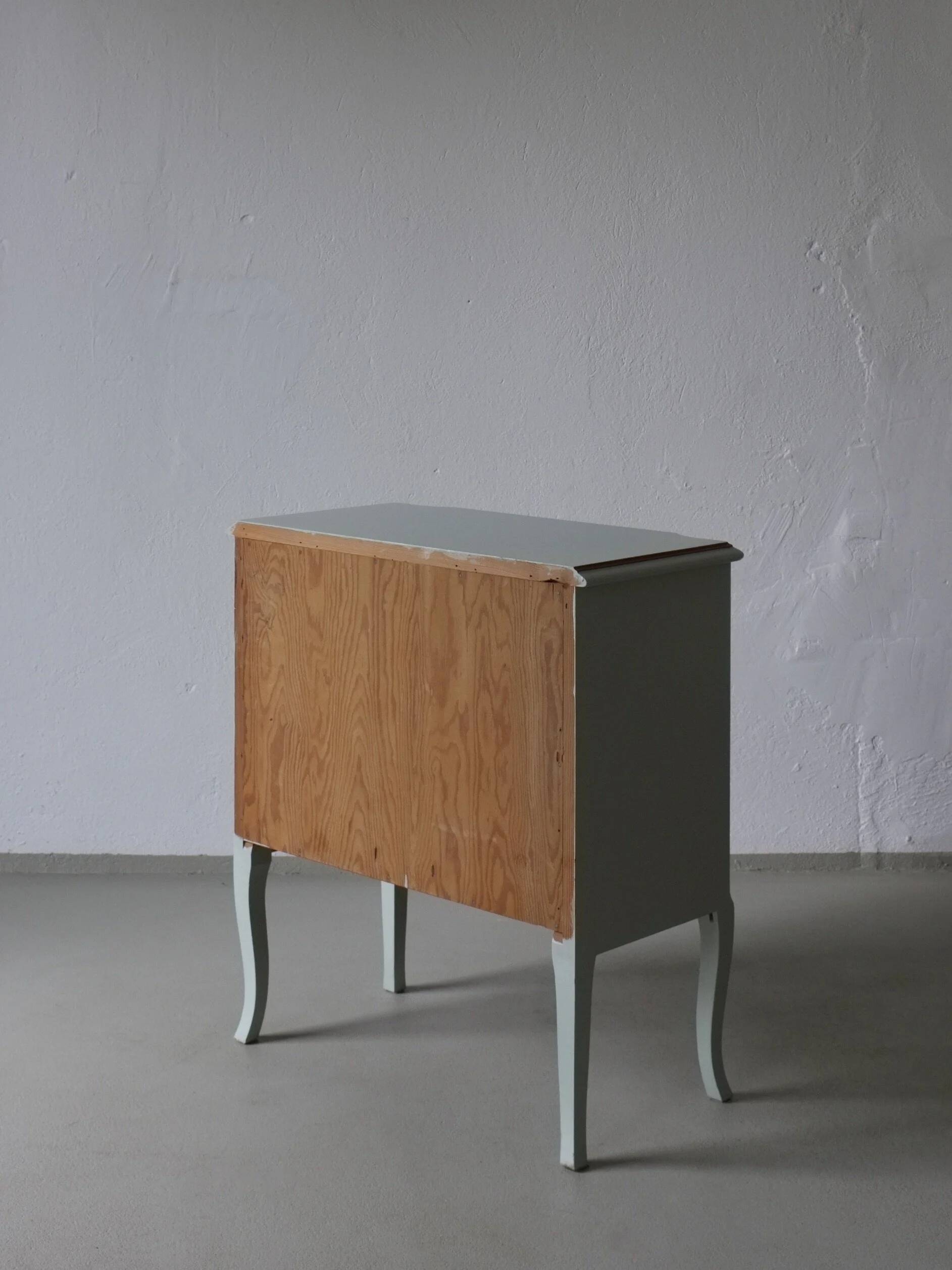 Commode suédoise peinte avec miroir | Années 1940