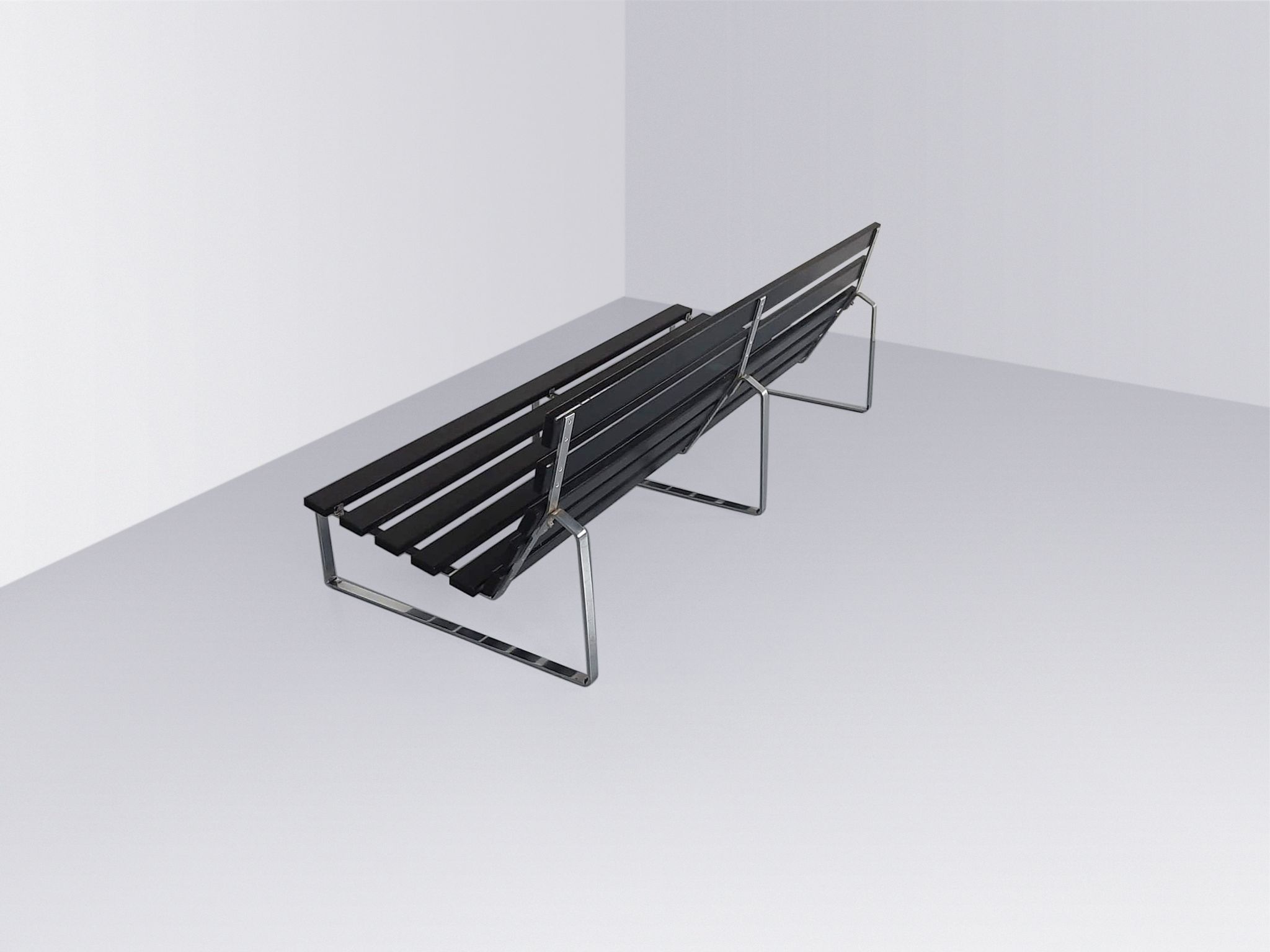 Rare “Bijenkorf” slatted bench by Kho Liang Ie for Artifort 1960s