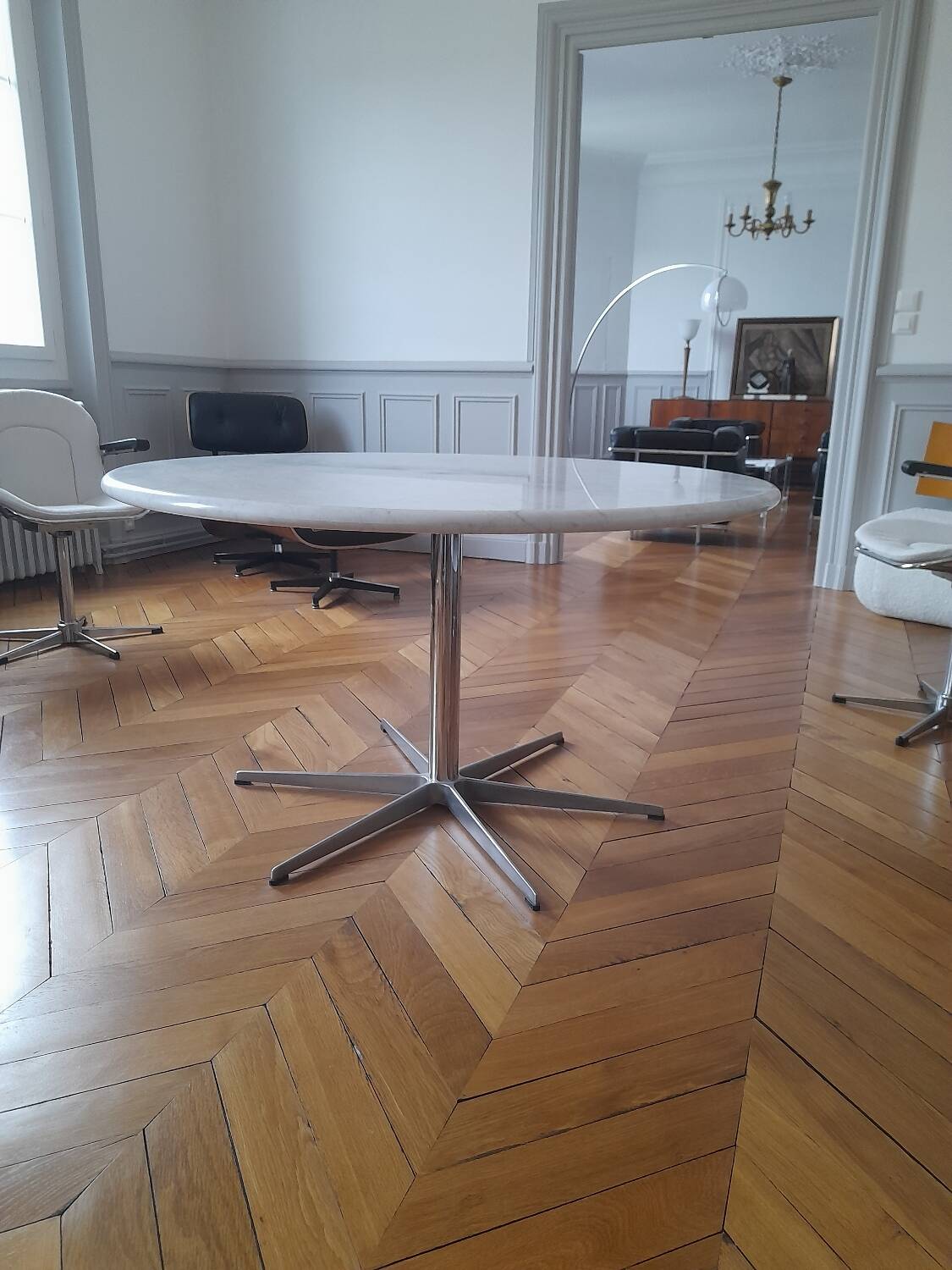 Arne Jacobsen A 825 dining table and 4 vintage chairs