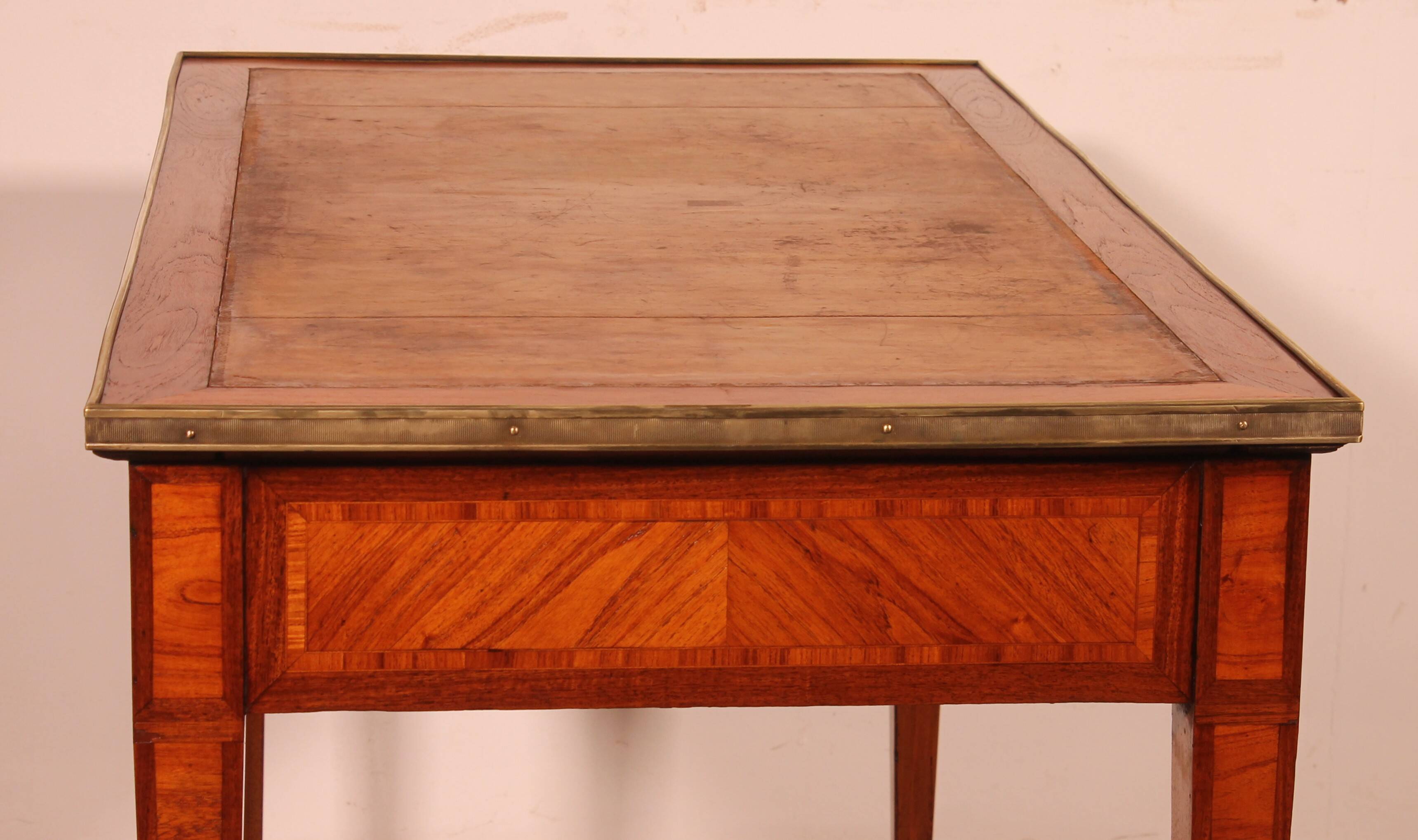 Louis XVI Period Marquetry Desk - 18th Century