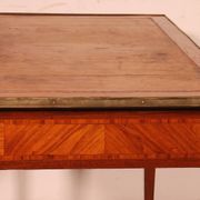 Louis XVI Period Marquetry Desk - 18th Century