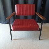 Fauteuil vintage en skaï bordeaux, bois et métal noir