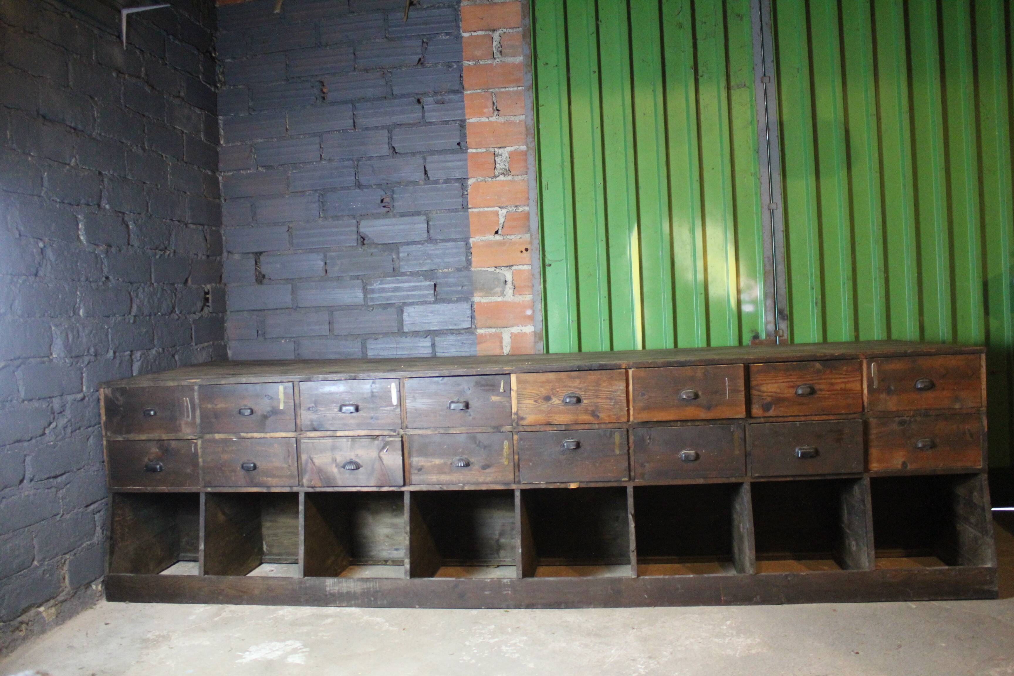 Double-sided cutlery cabinet