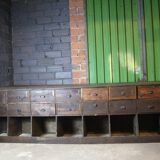 Double-sided cutlery cabinet