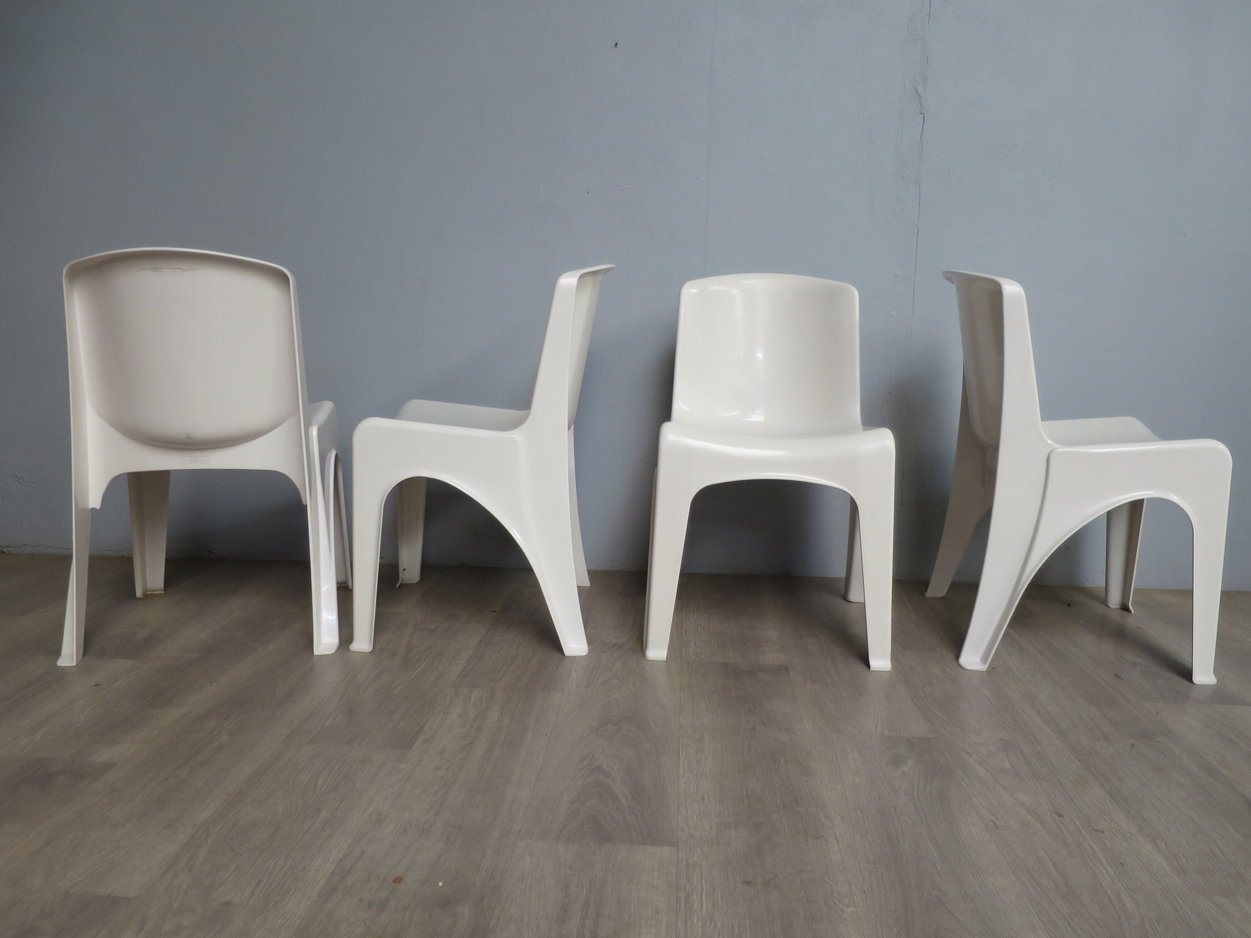 4 chairs and table vintage Gilac 1970s