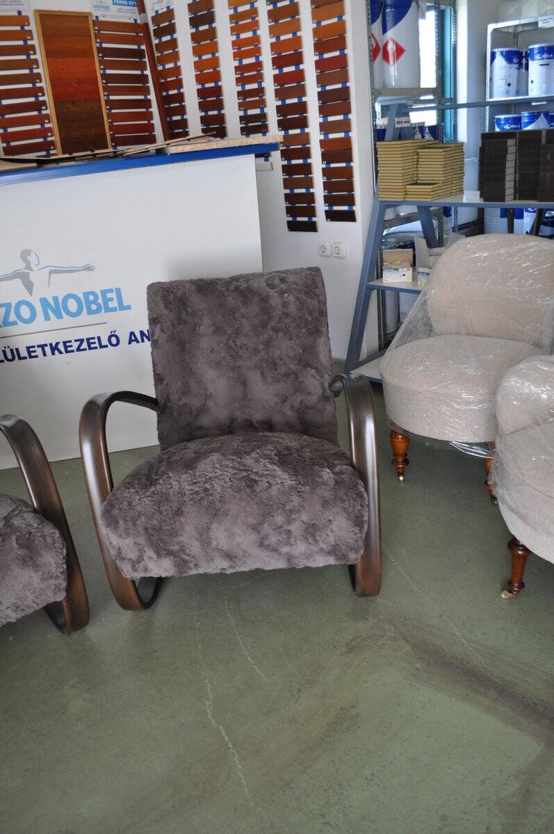 Pair of H 269 armchairs by Jindrich Halabala in wood and faux fur, brown/grey, 1930s