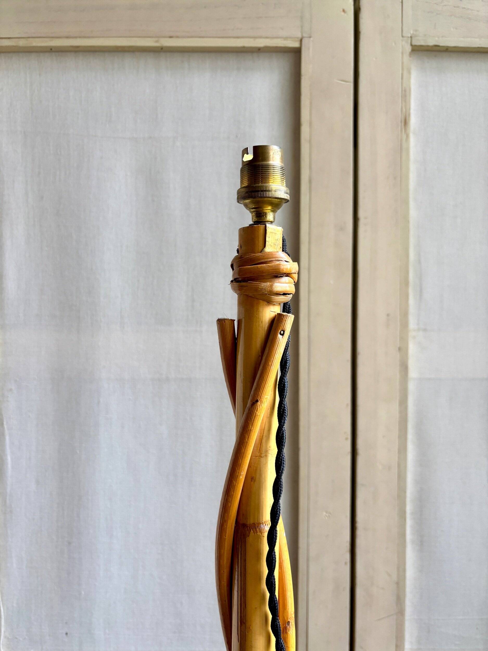 Rattan lamp post base with magazine holder
