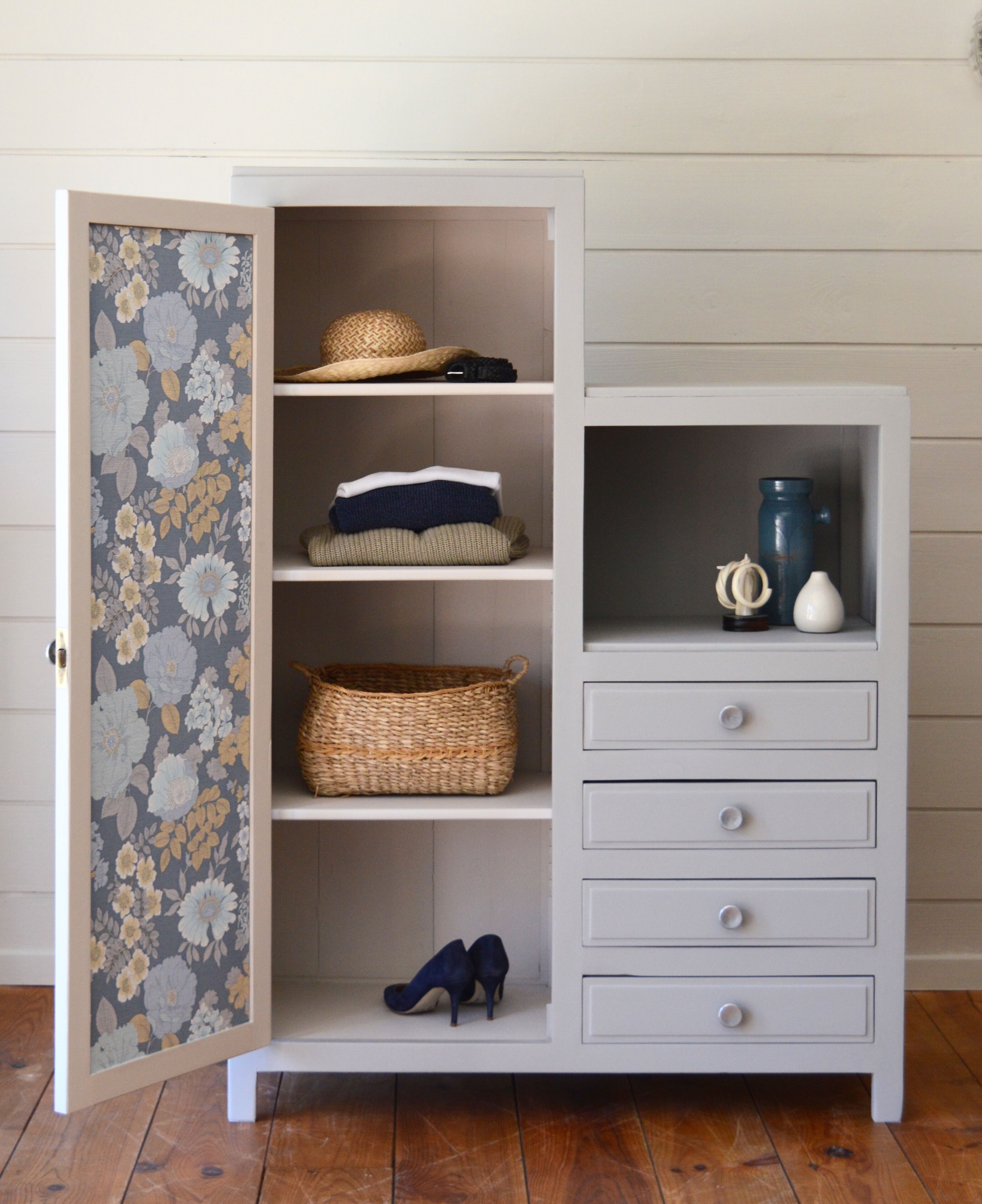 Asymmetrical cabinet