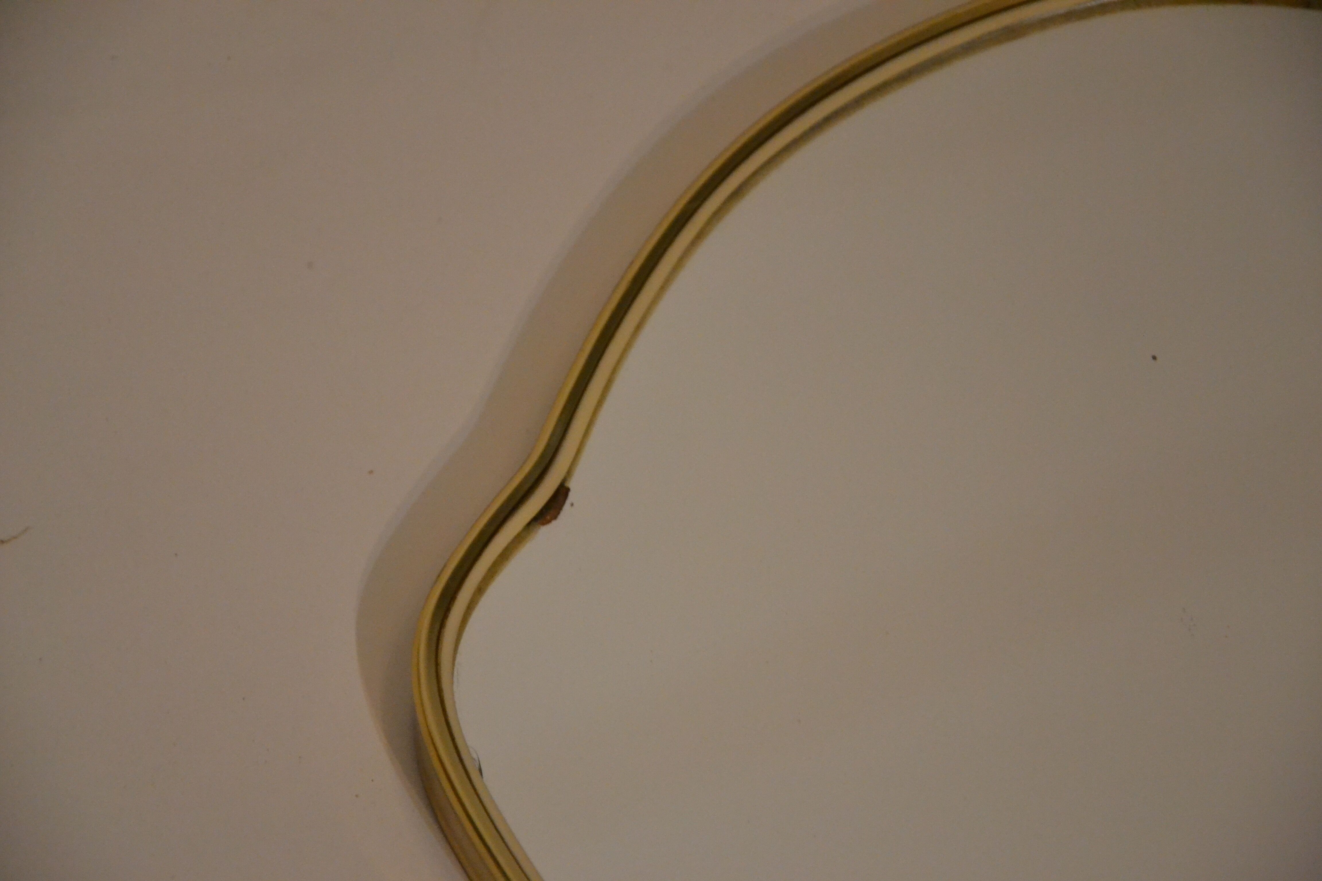 Free 60s shape mirror 40 x 26 cm
