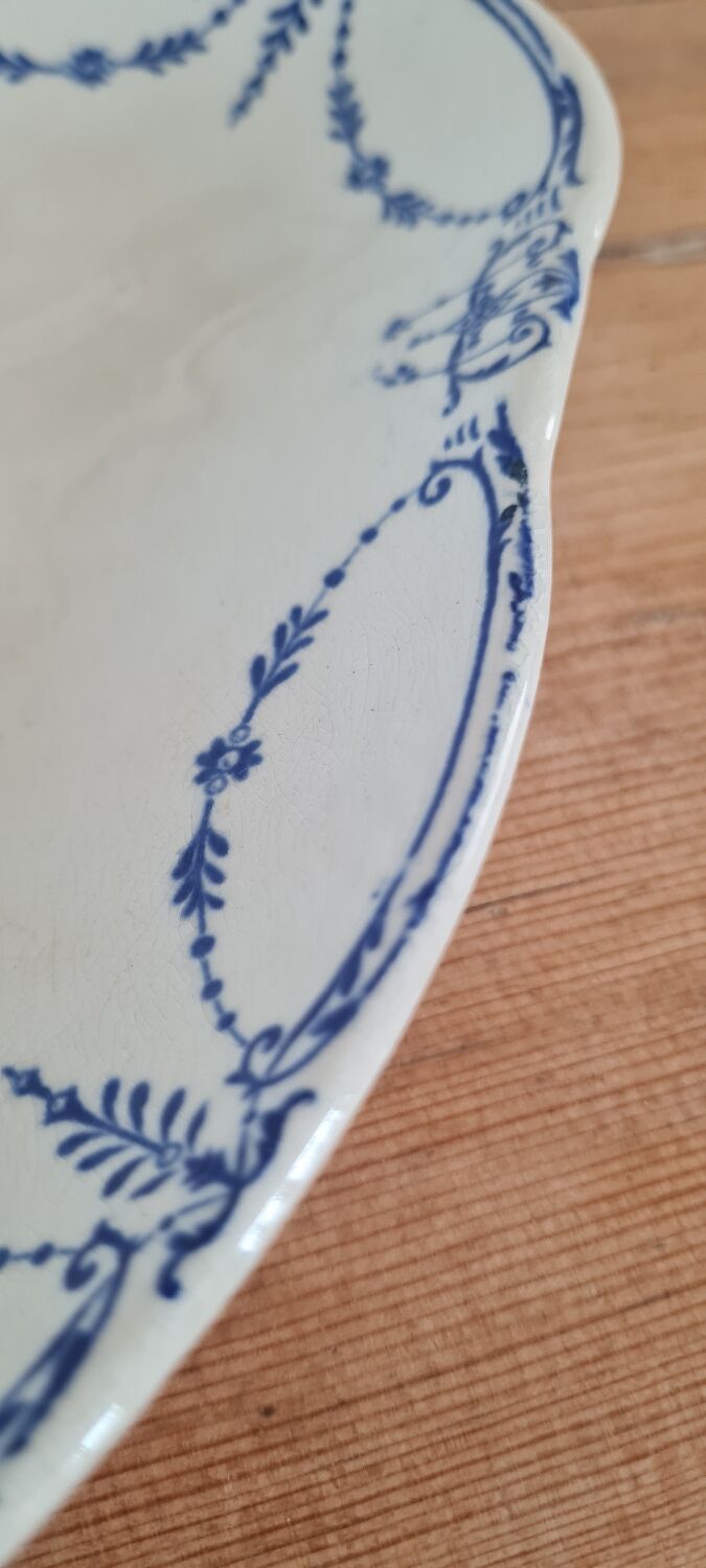 Serving dish in iron earth