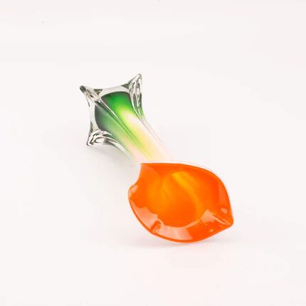 Vase en vert en forme de fleur vert et orange de style murano longiligne