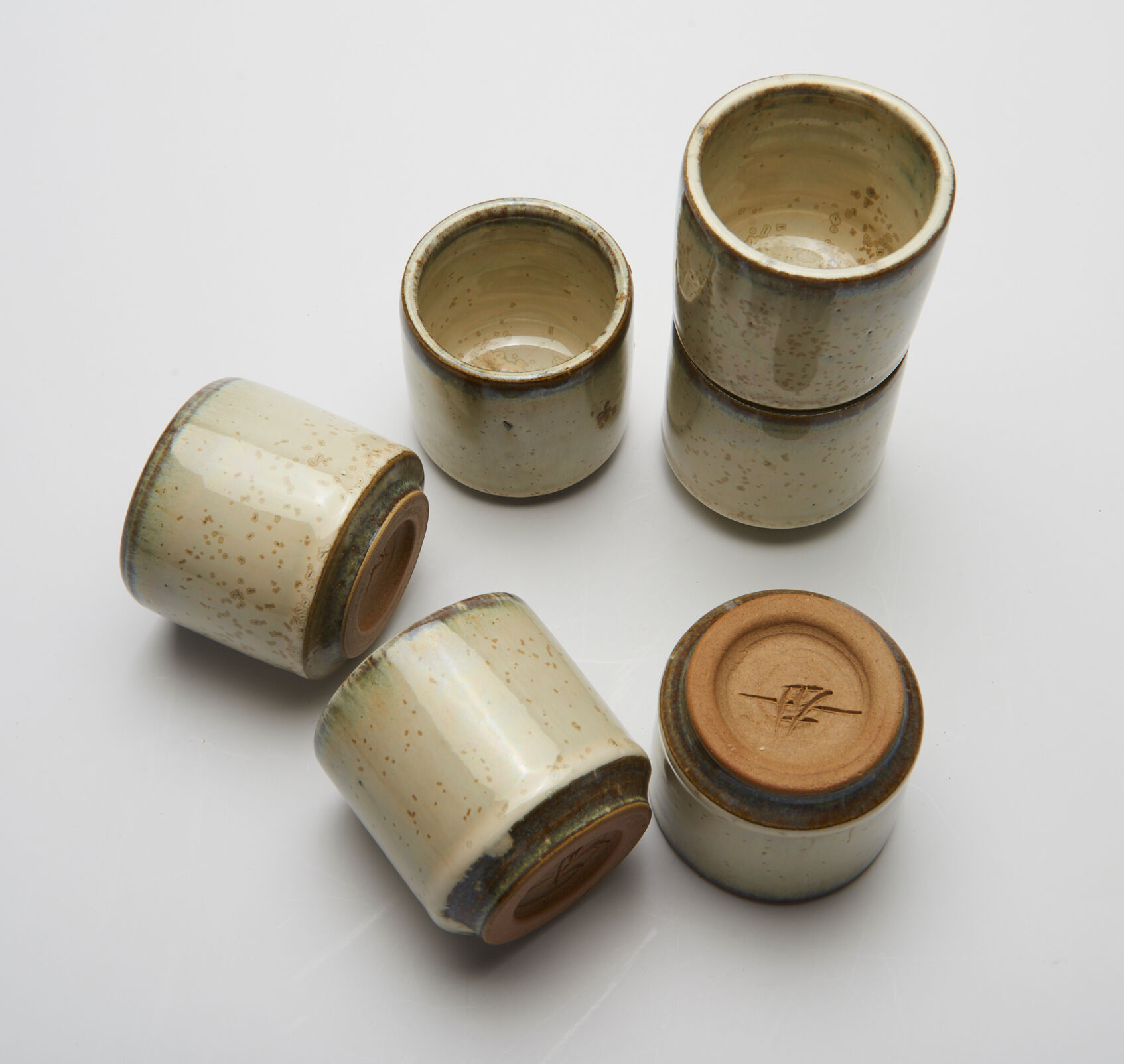 6 coffee cups from the potter of the rue du Petit Musc