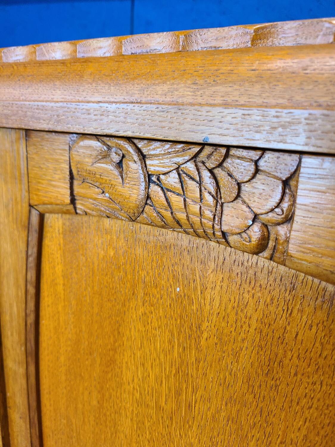 Art Deco serving trolley, cupboard on wheels in light wood.