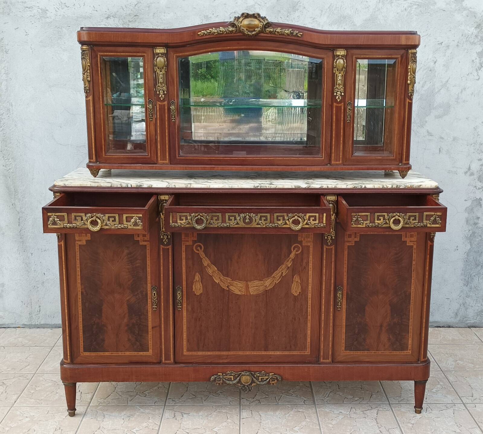 Louis XVI buffet in mahogany veneer and marquetry