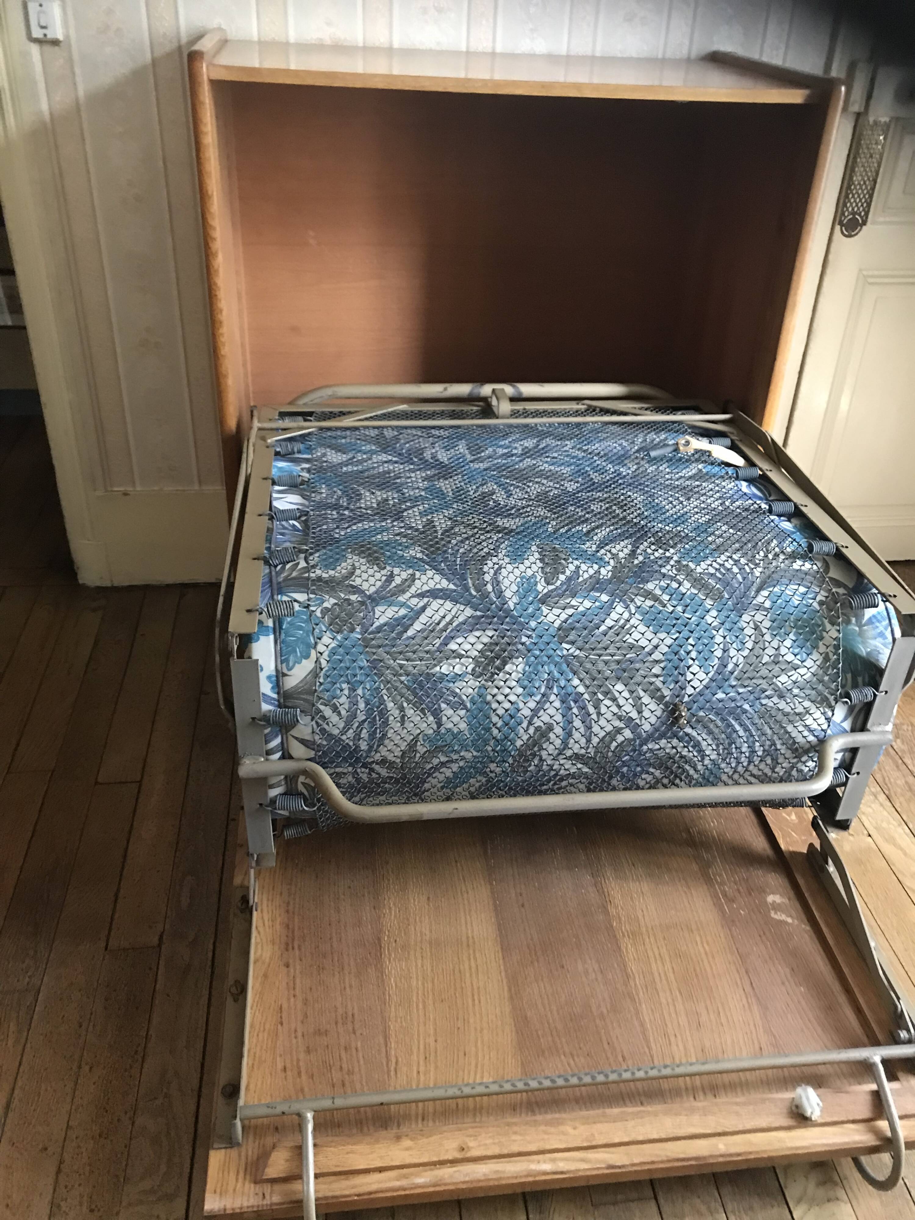 Folding bed furniture