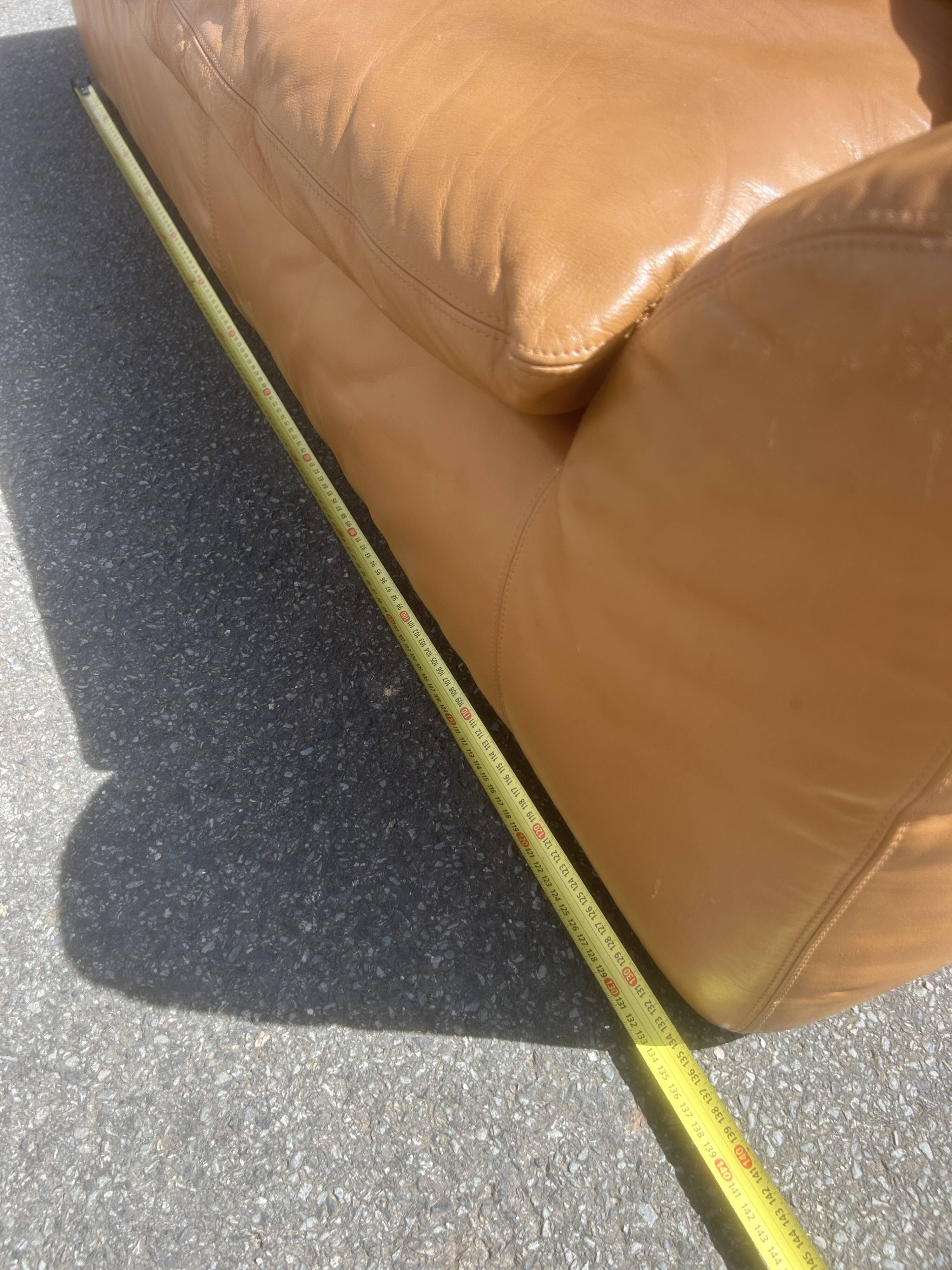 Canapé 2 places en cuir camel, Steiner Paris