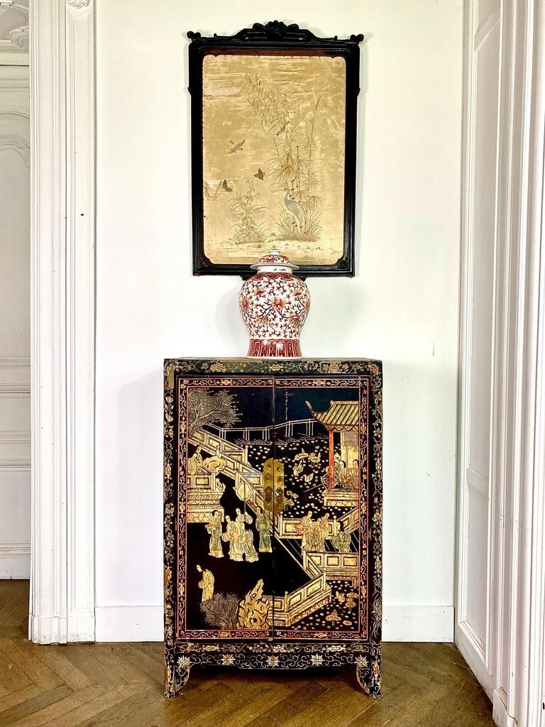 Black lacquered Chinese cabinet 19th century