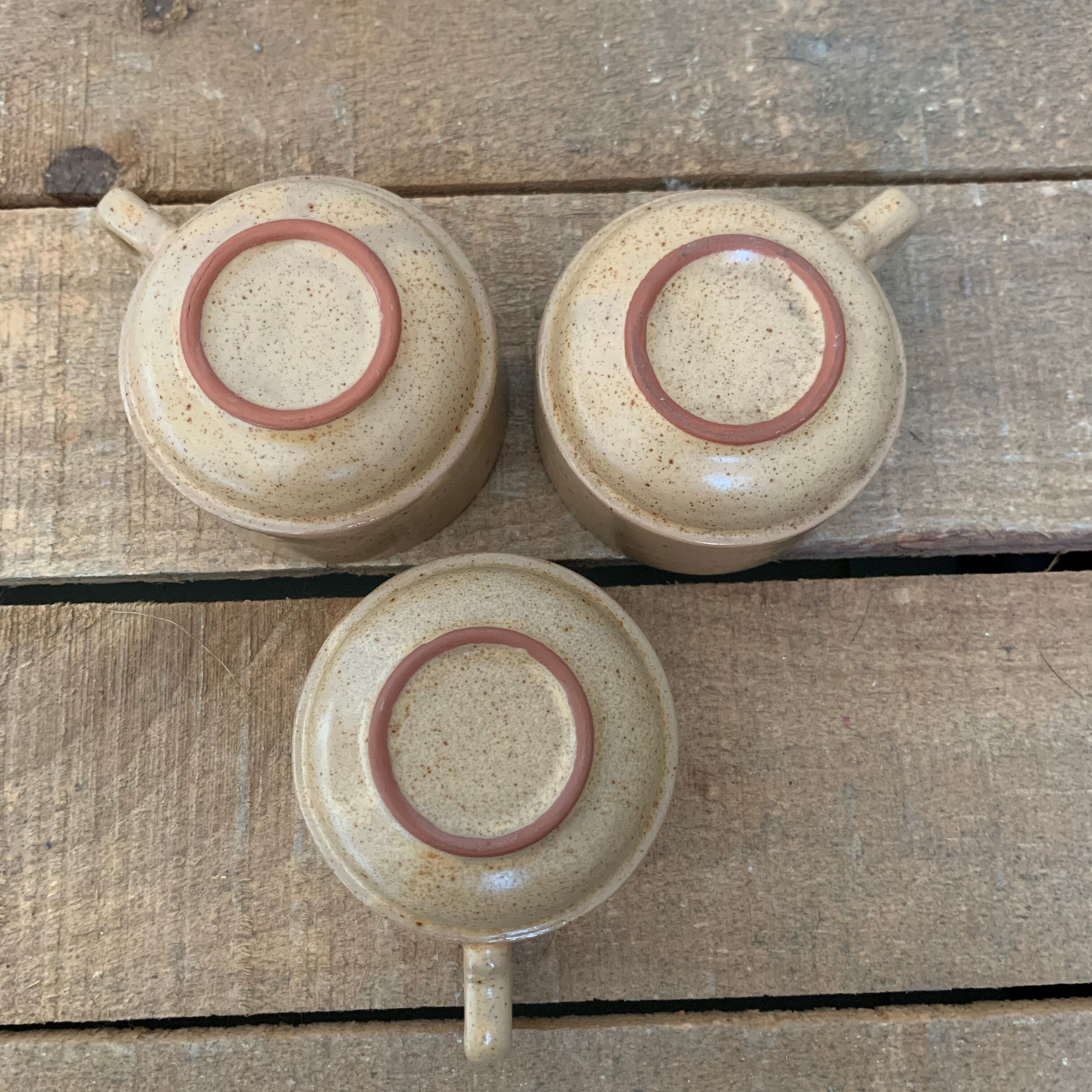 Coffee cups in sandstone