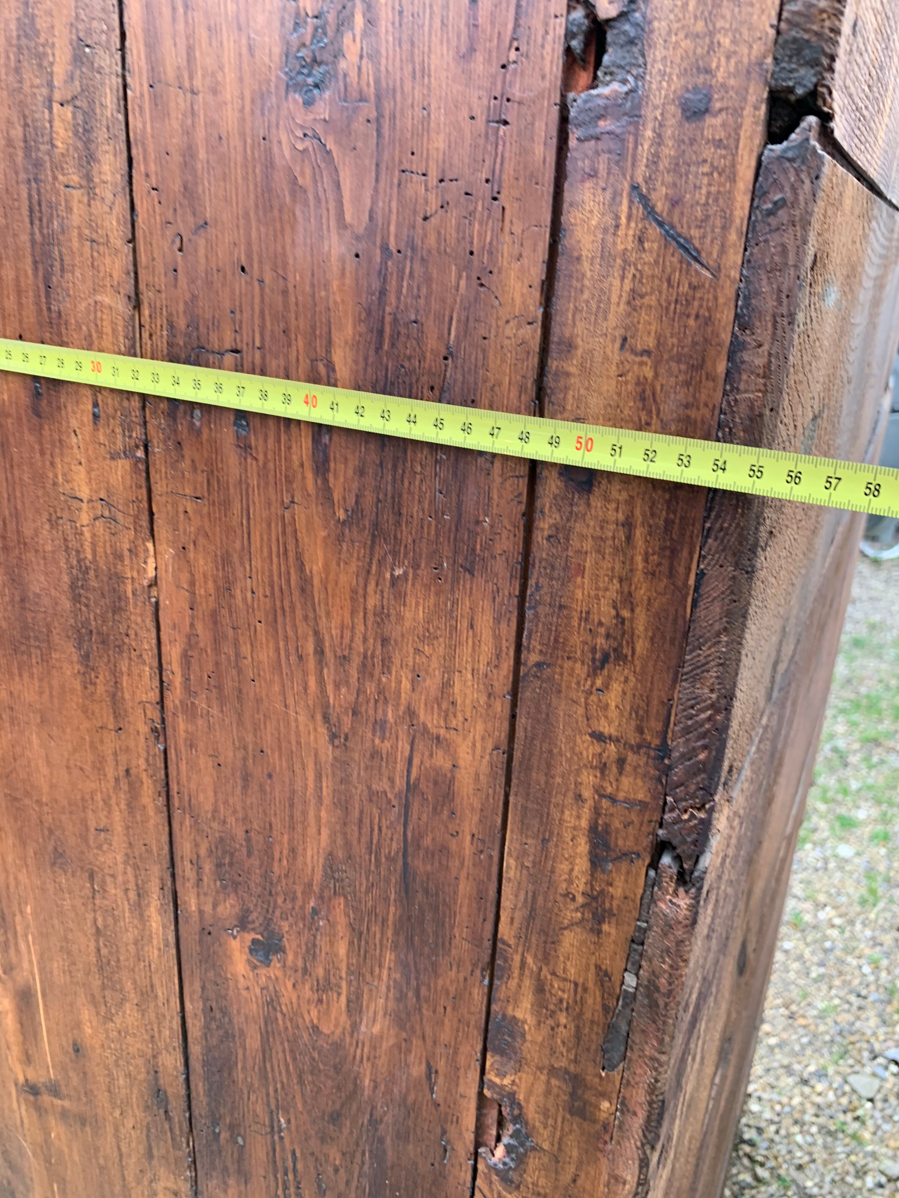 Armoire lingère de village en campagne