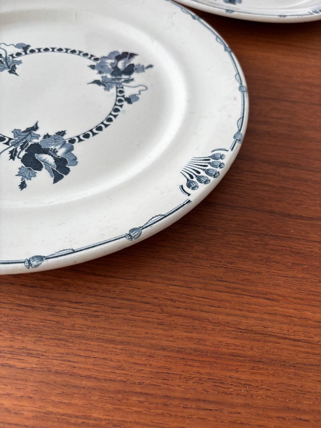 Set of 2 Regina pattern ironstone serving dishes